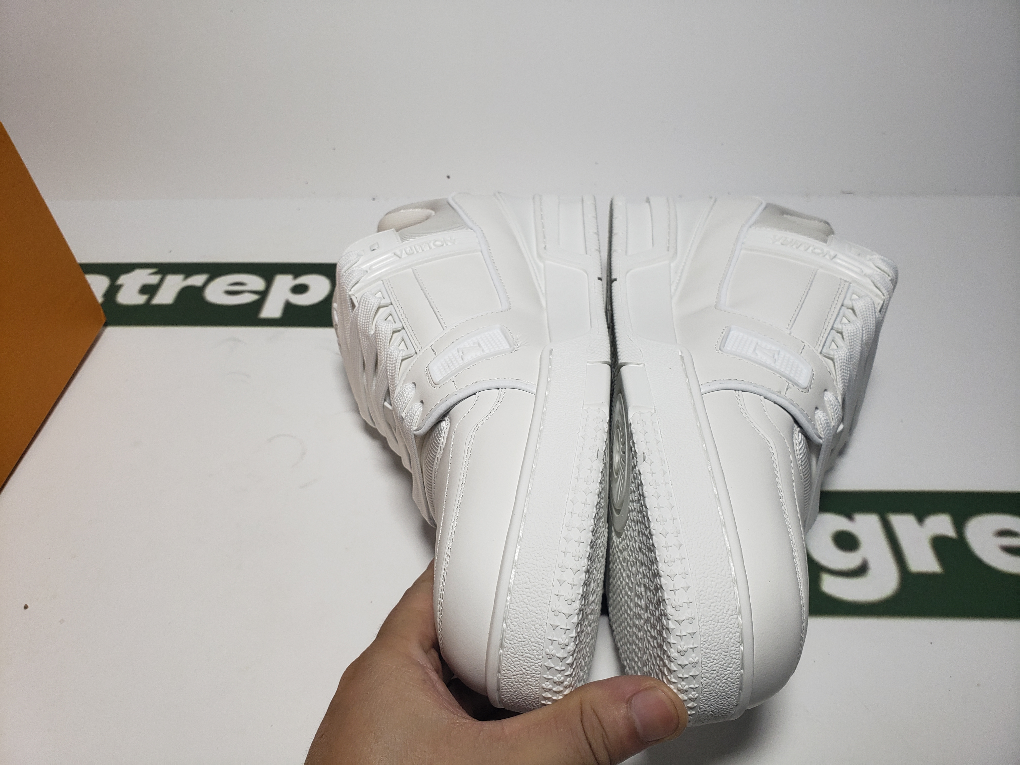 Replica Louis Vuitton Trainer White