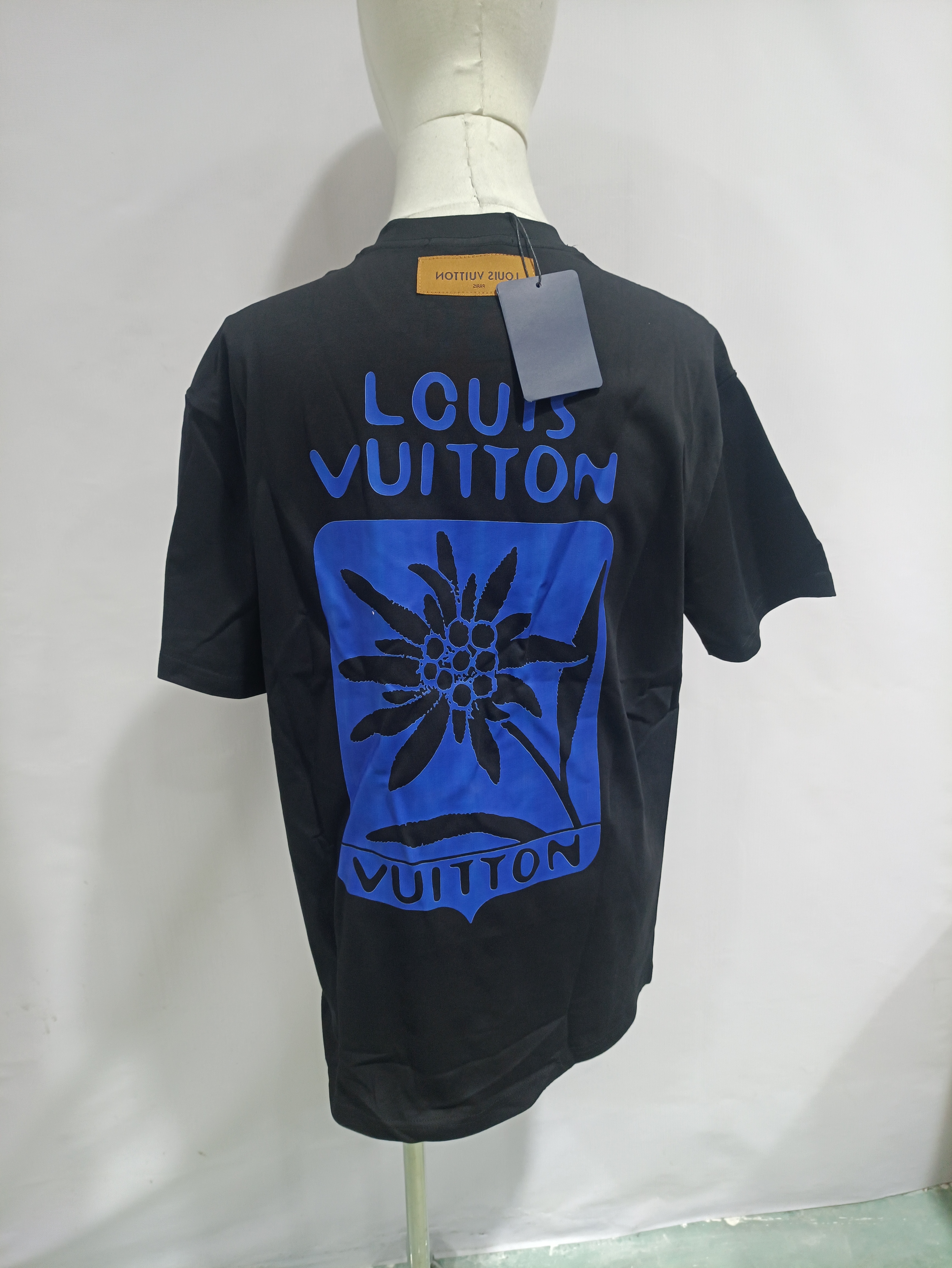 Louis Vuitton chrysanthemum print T-Shirts 1