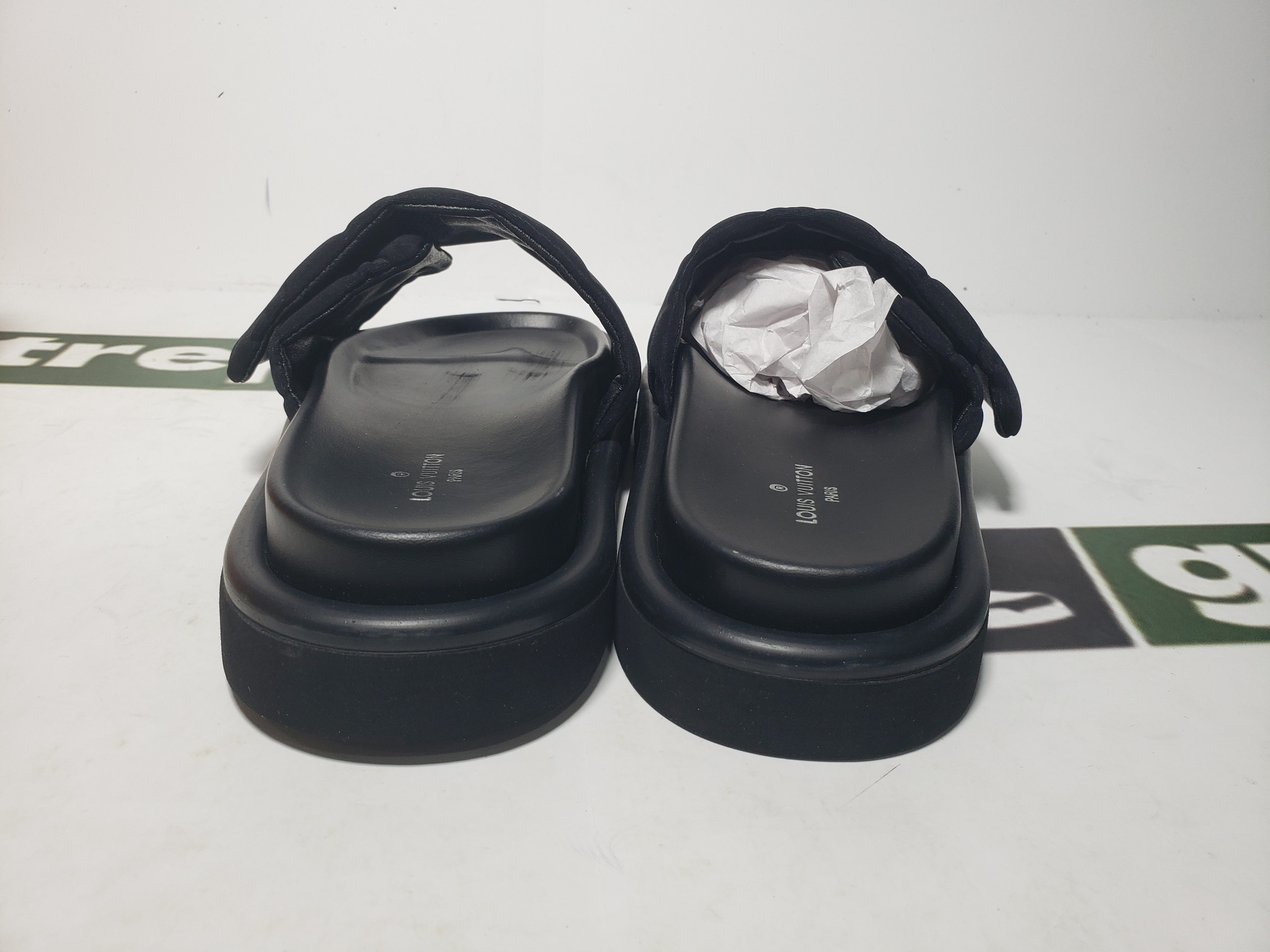 Replica LOUIS VUITTON Pool Pillow Comfort Black relief