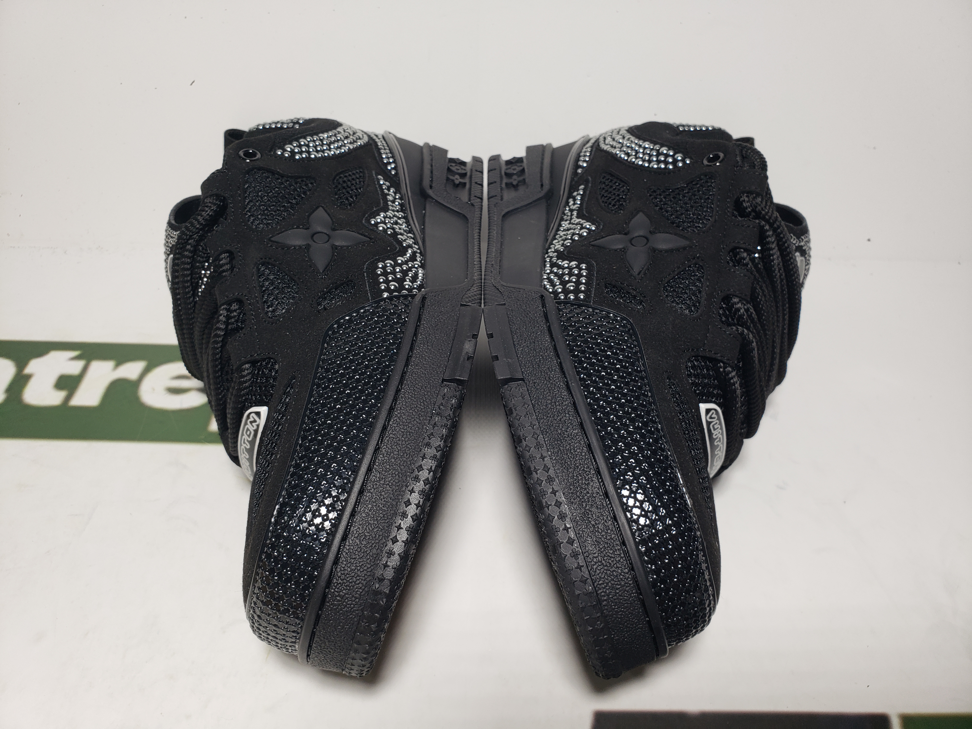 LOUIS VUITTON Trainer Black 2