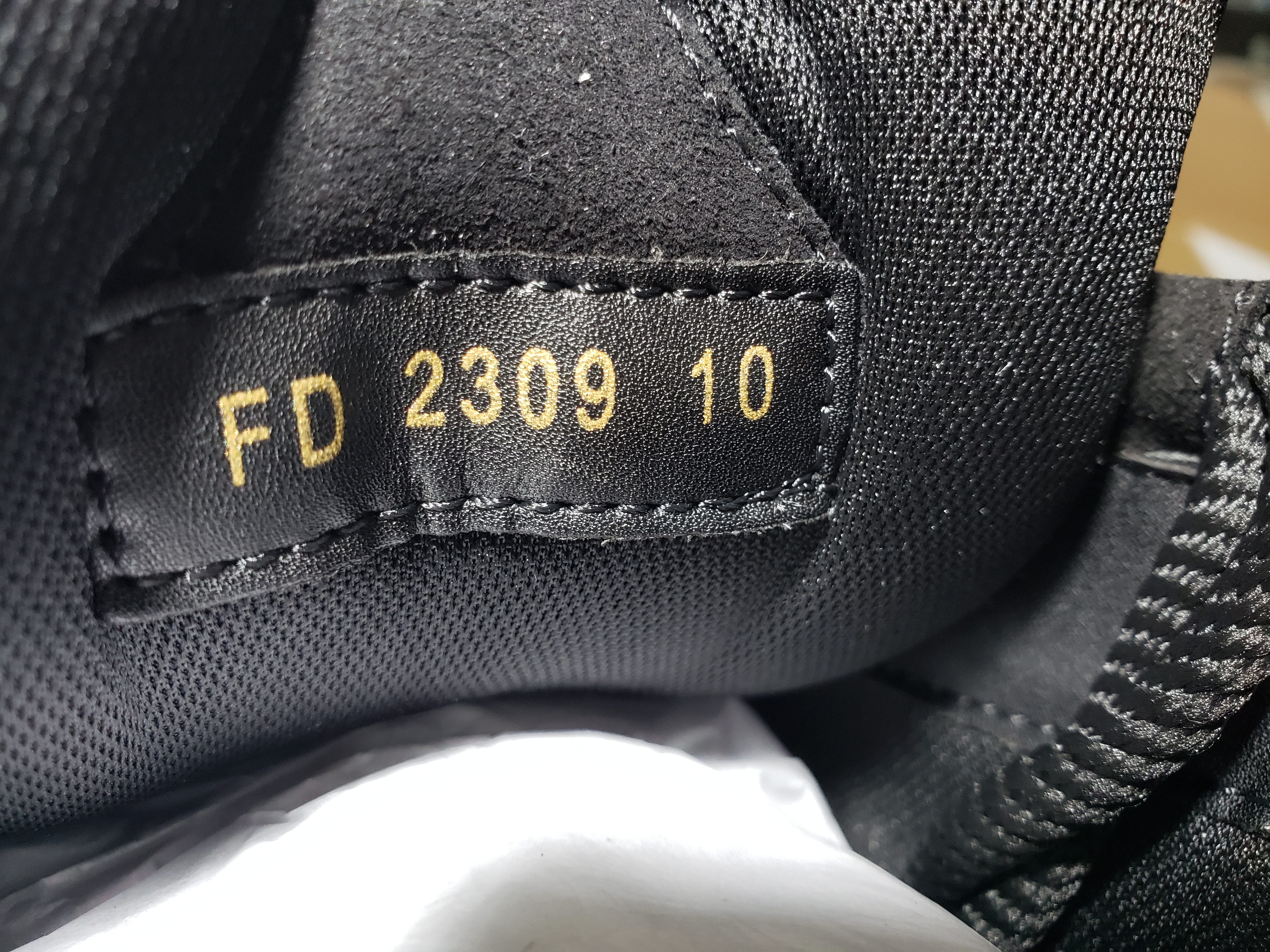 LOUIS VUITTON Trainer Black 2