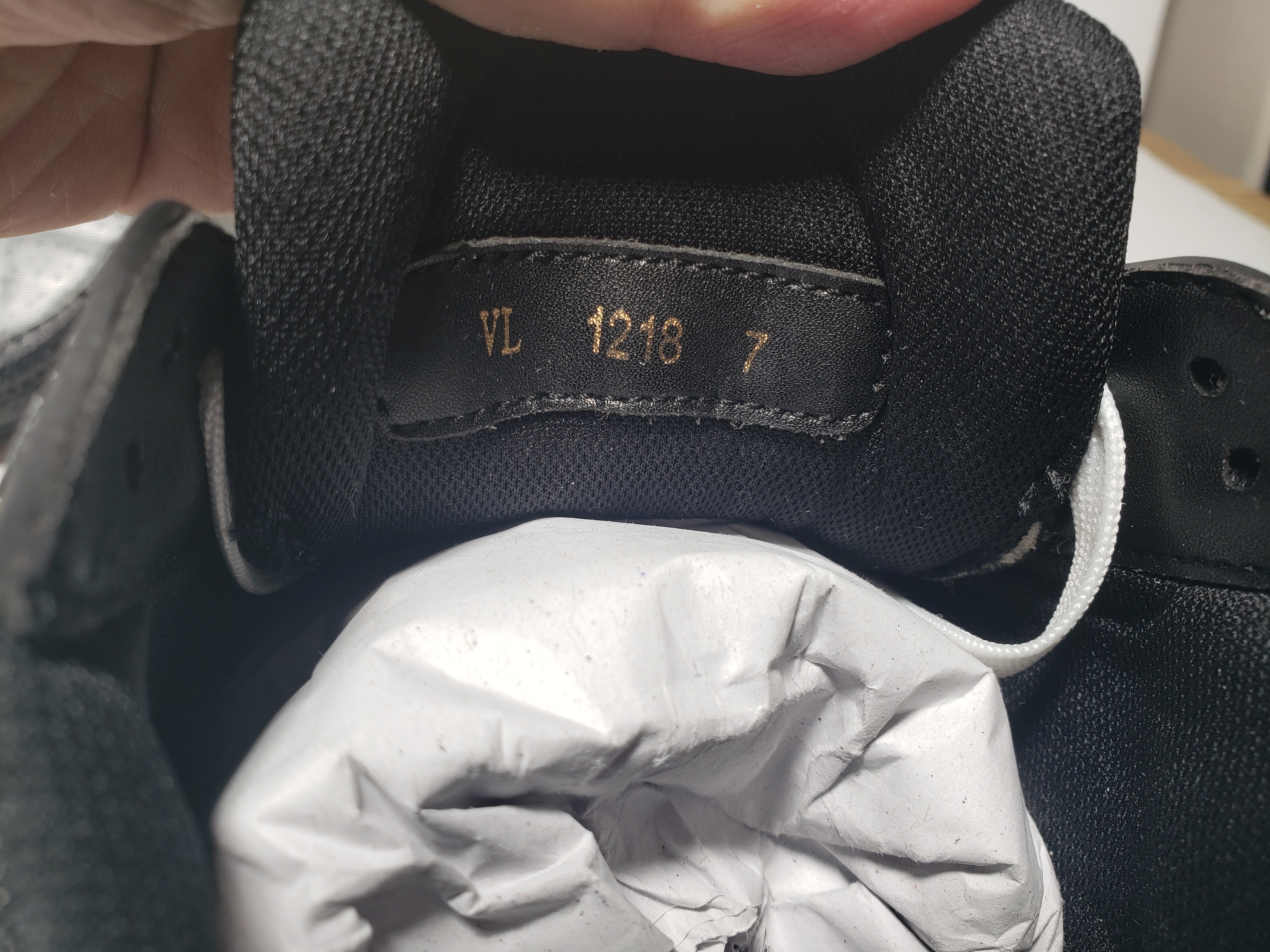 Replica Louis Vuitton Trainer All Black Embossing,1AARER