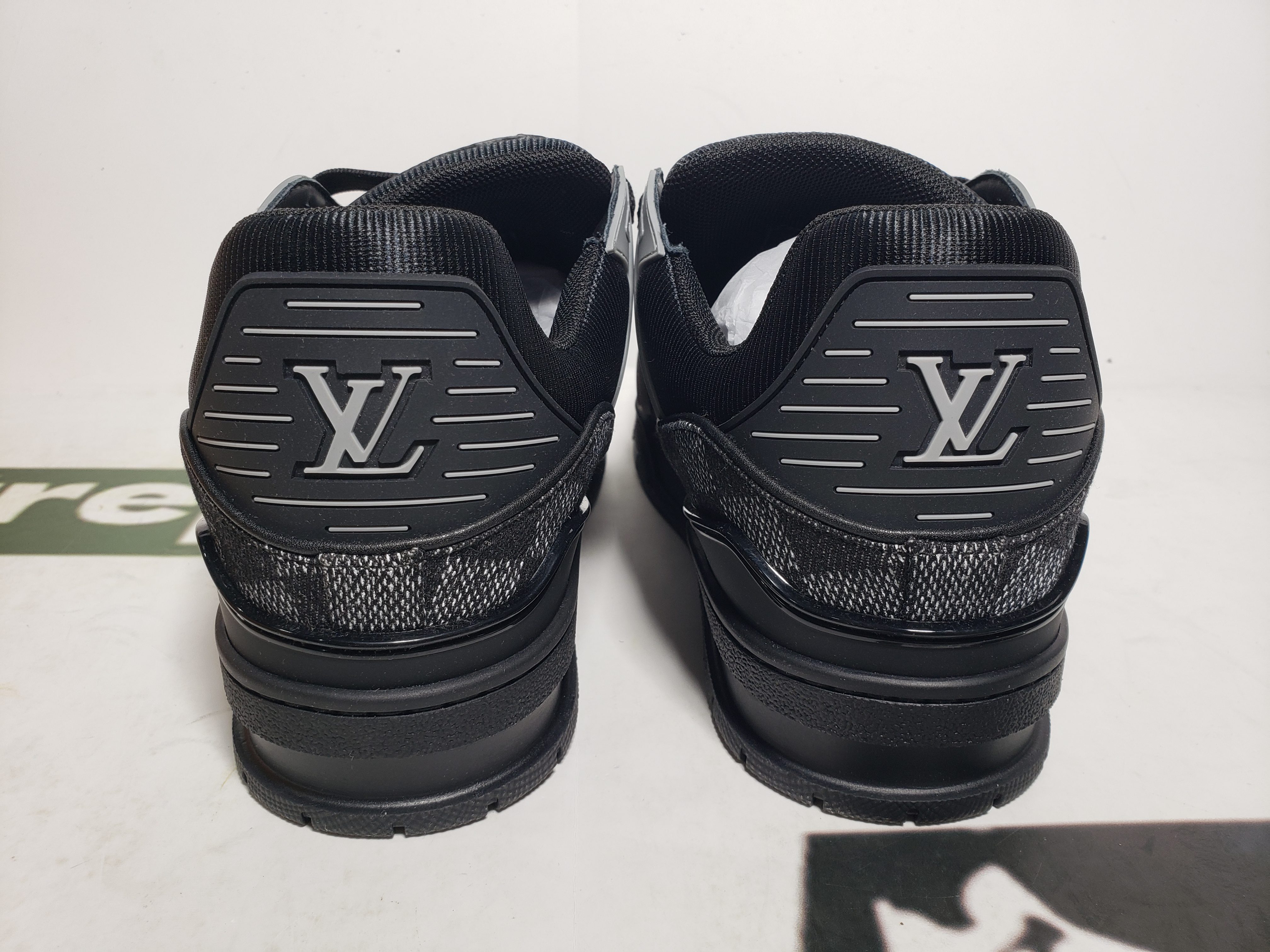 Replica Louis Vuitton Trainer Black White
