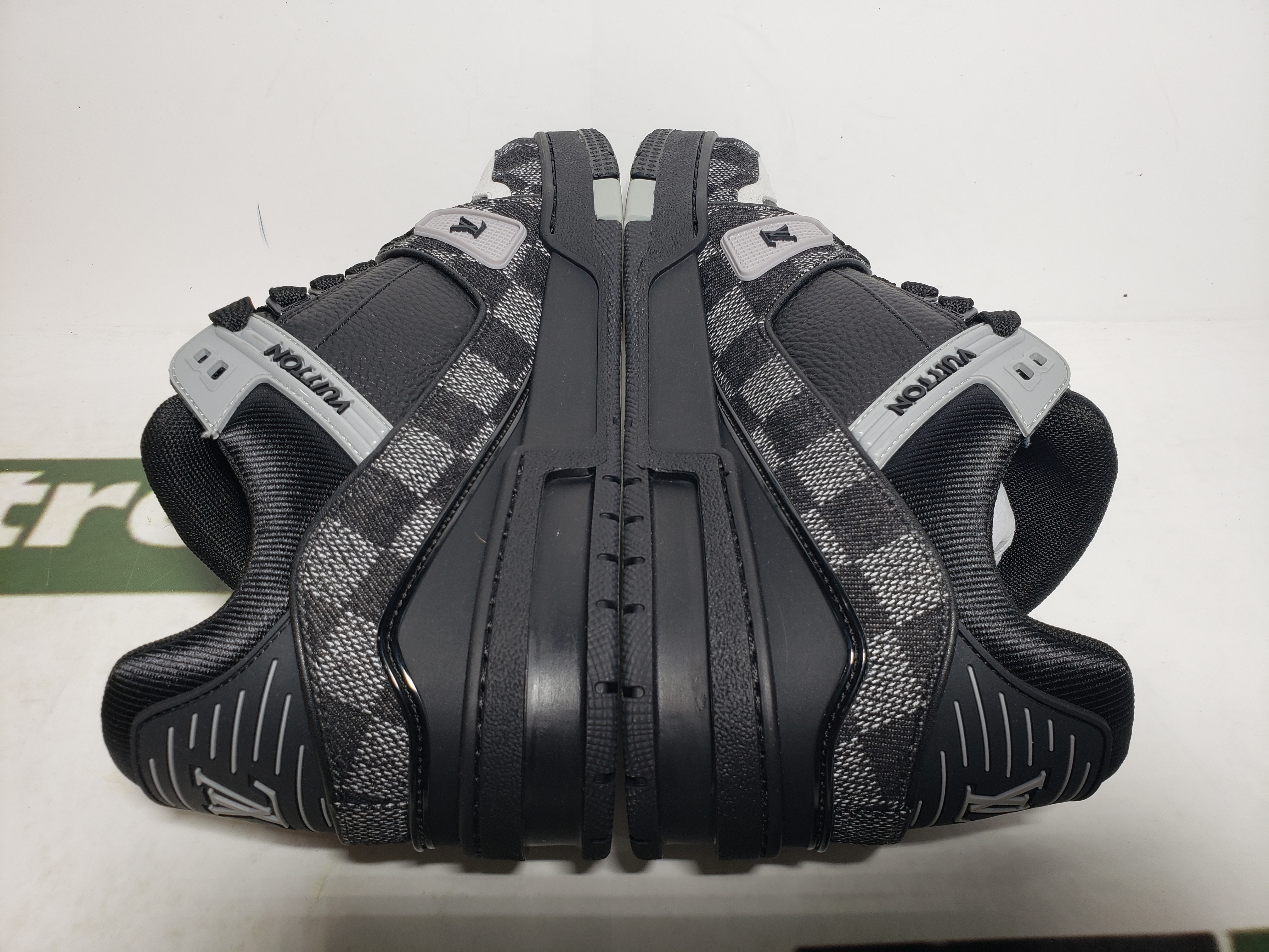 Replica Louis Vuitton Trainer Black White