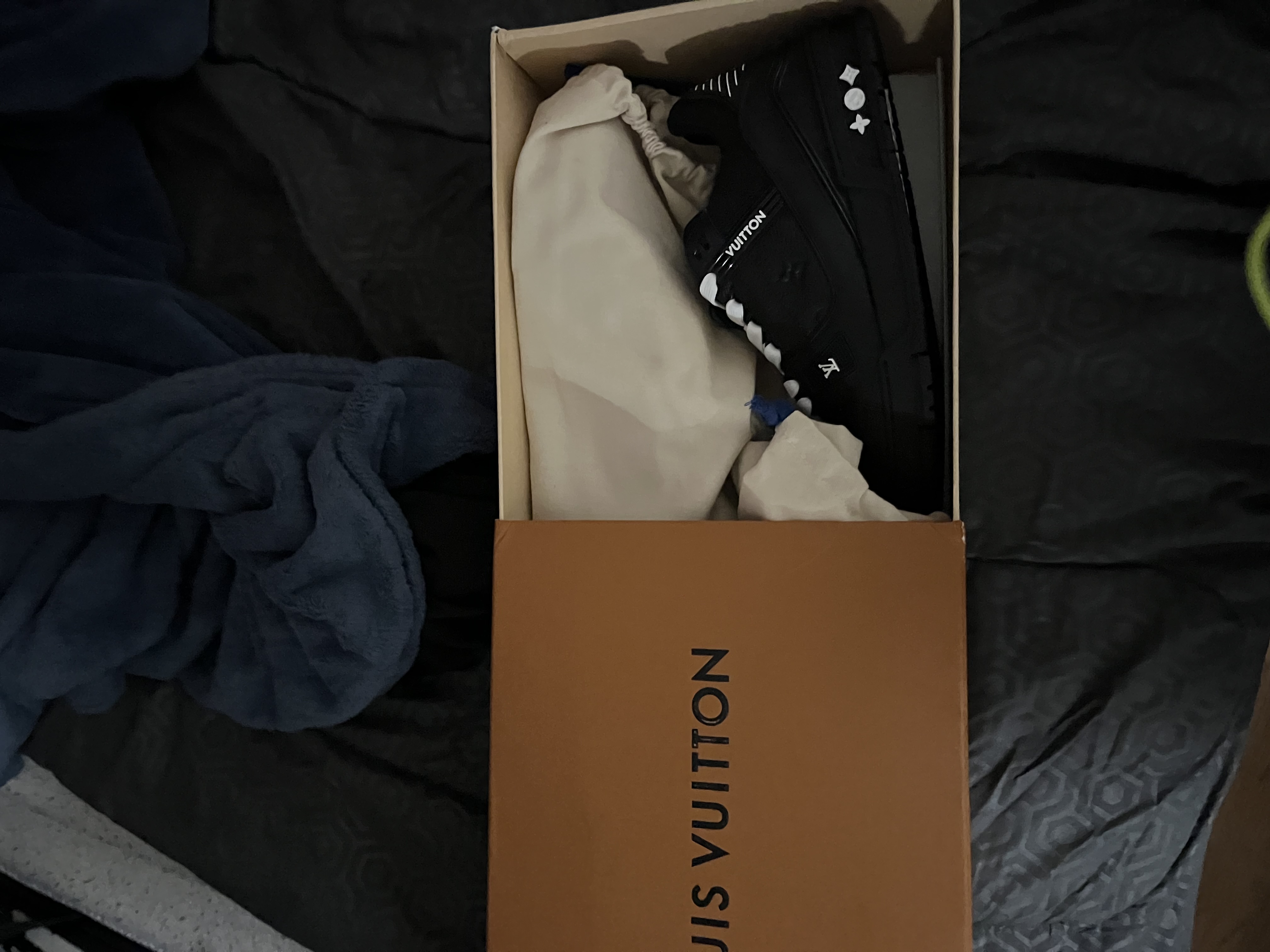 Replica Louis Vuitton Trainer All Black Embossing,1AARER review adoc 02