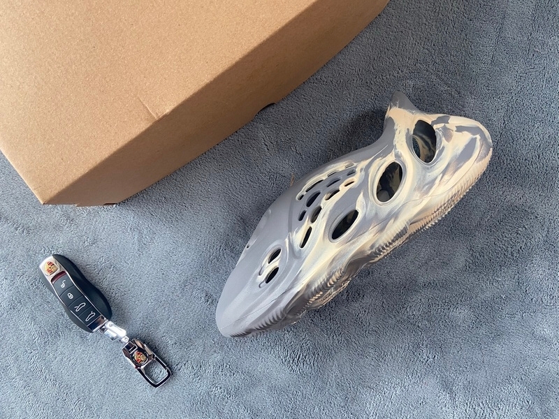 OG Yeezy Foam RNNR MXT Moon Gray