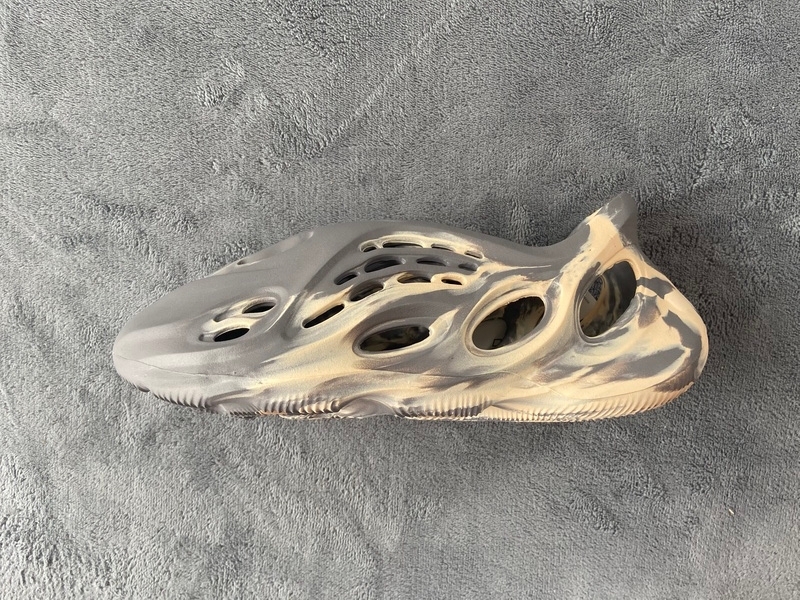 OG Yeezy Foam RNNR MXT Moon Gray