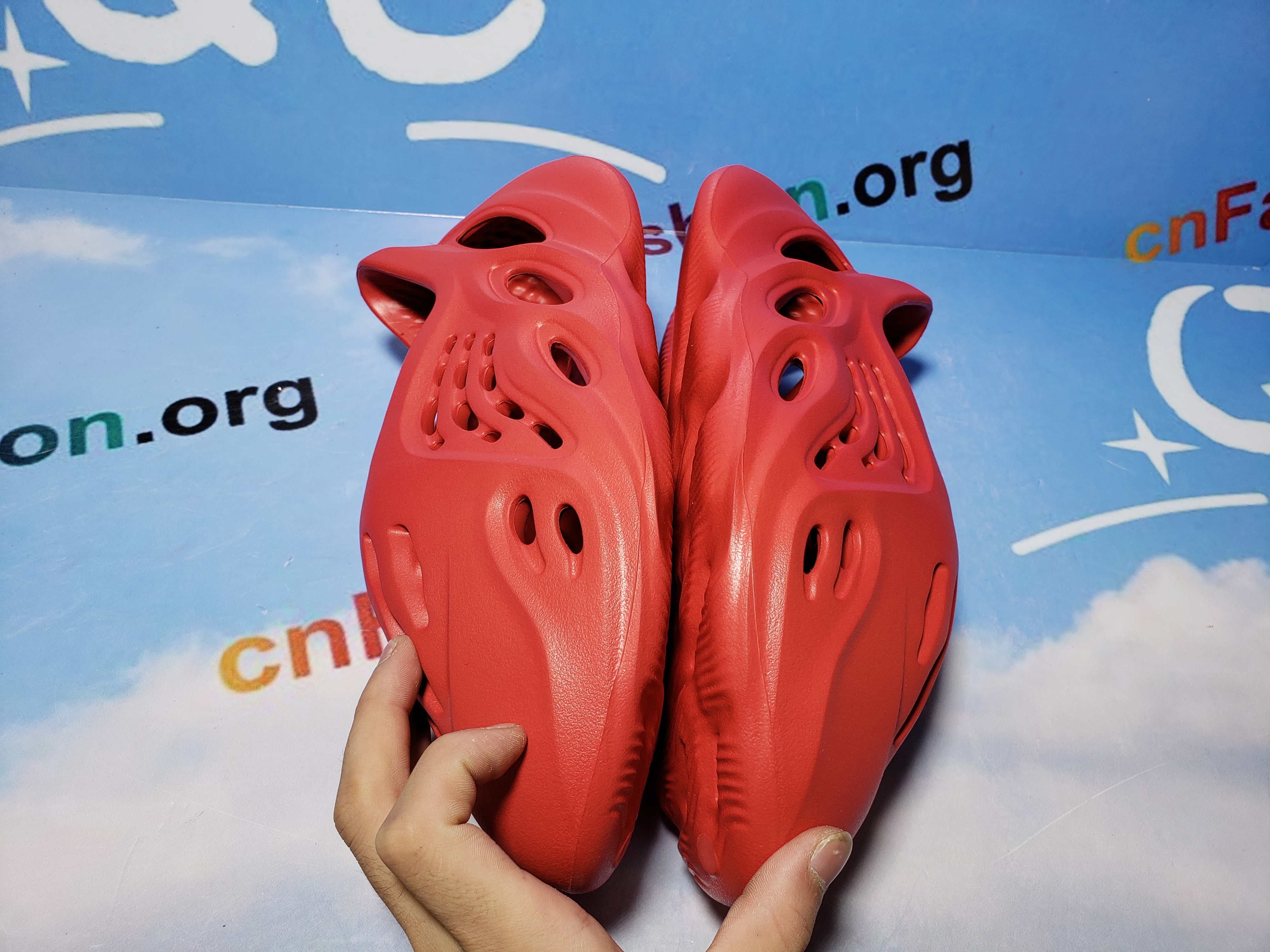 OG Yeezy Foam RNNR Vermillion,GW3355 