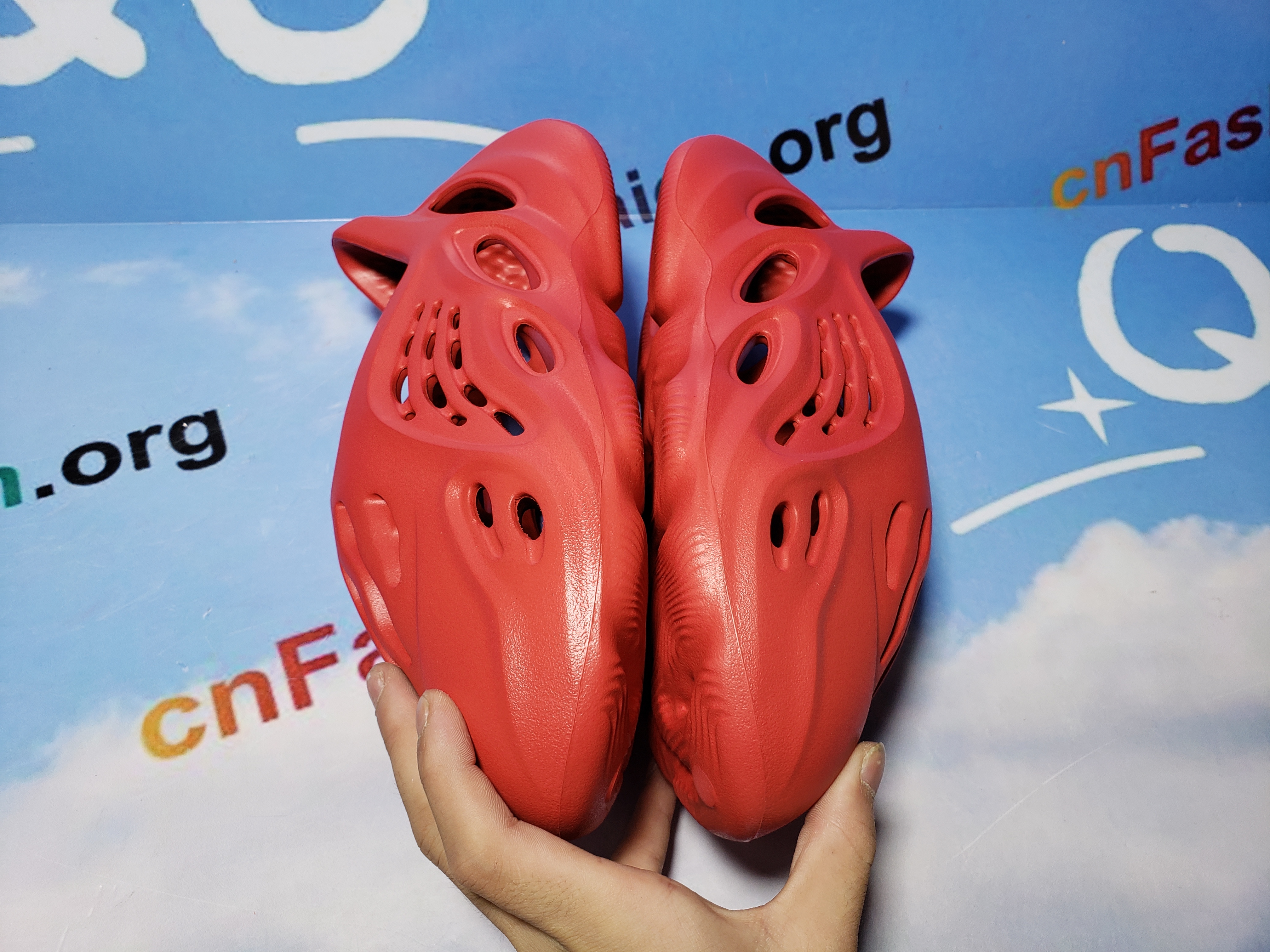 OG Yeezy Foam RNNR Vermillion,GW3355 