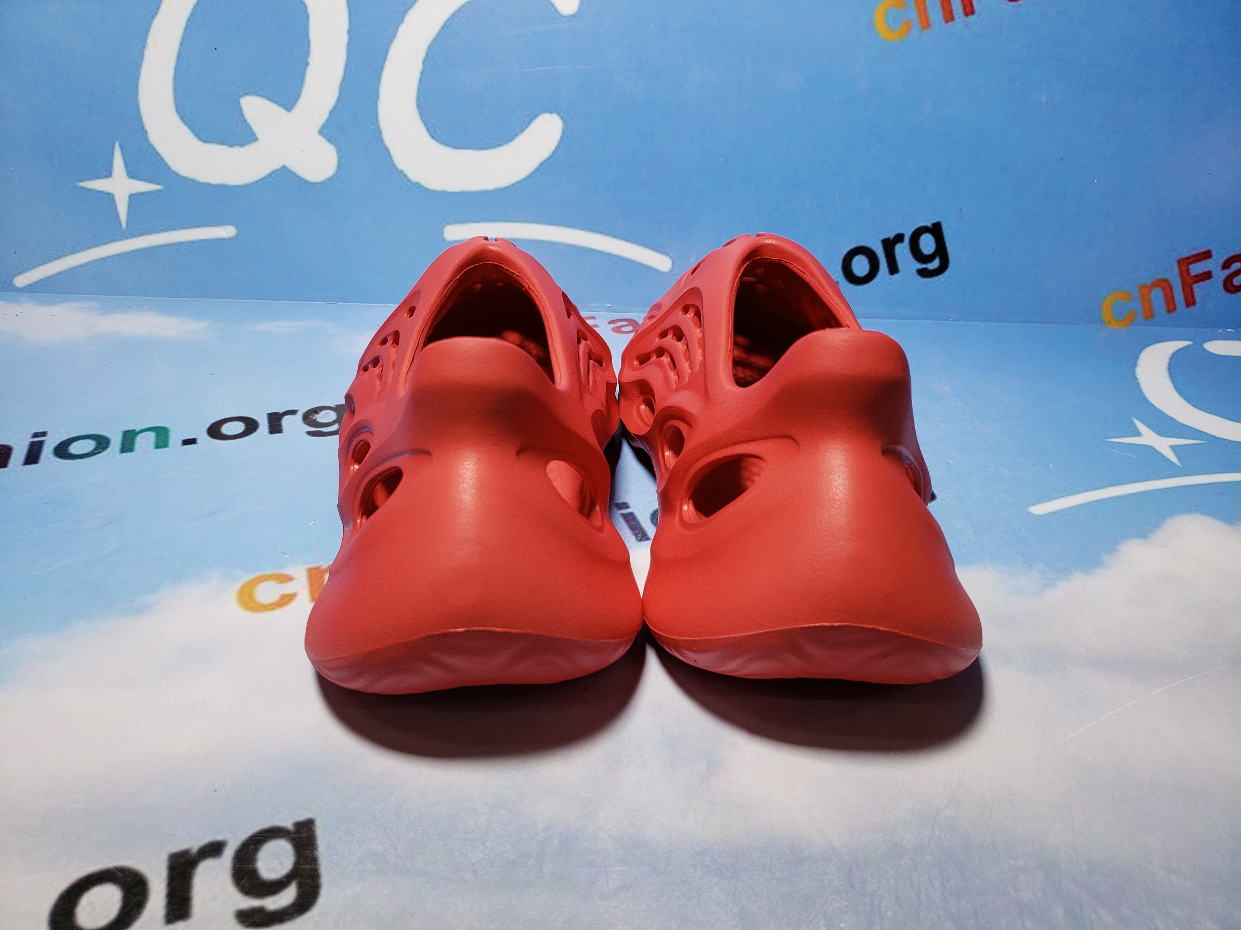 OG Yeezy Foam RNNR Vermillion,GW3355 