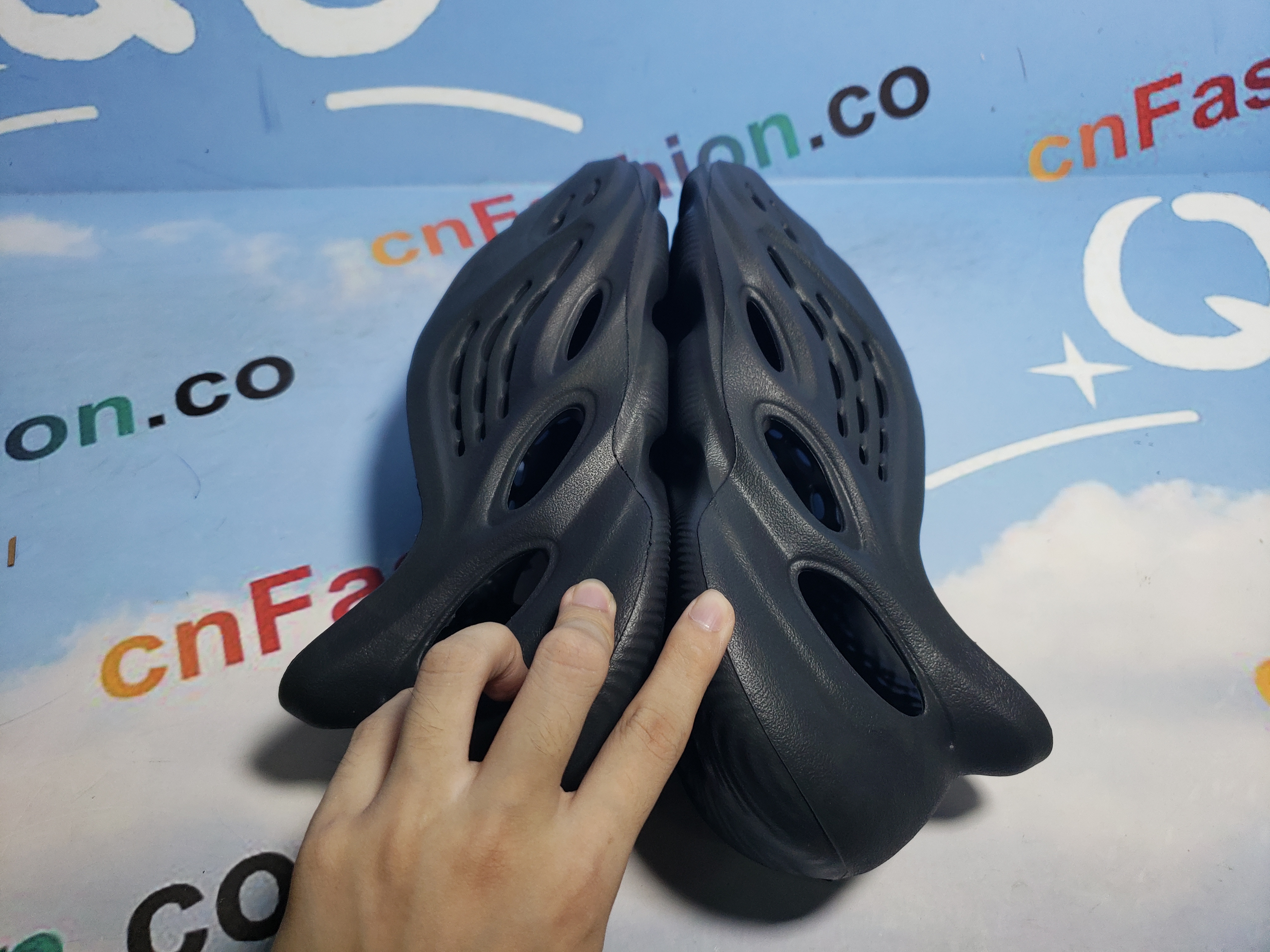 OG Yeezy Foam RNNR Onyx,HP8739