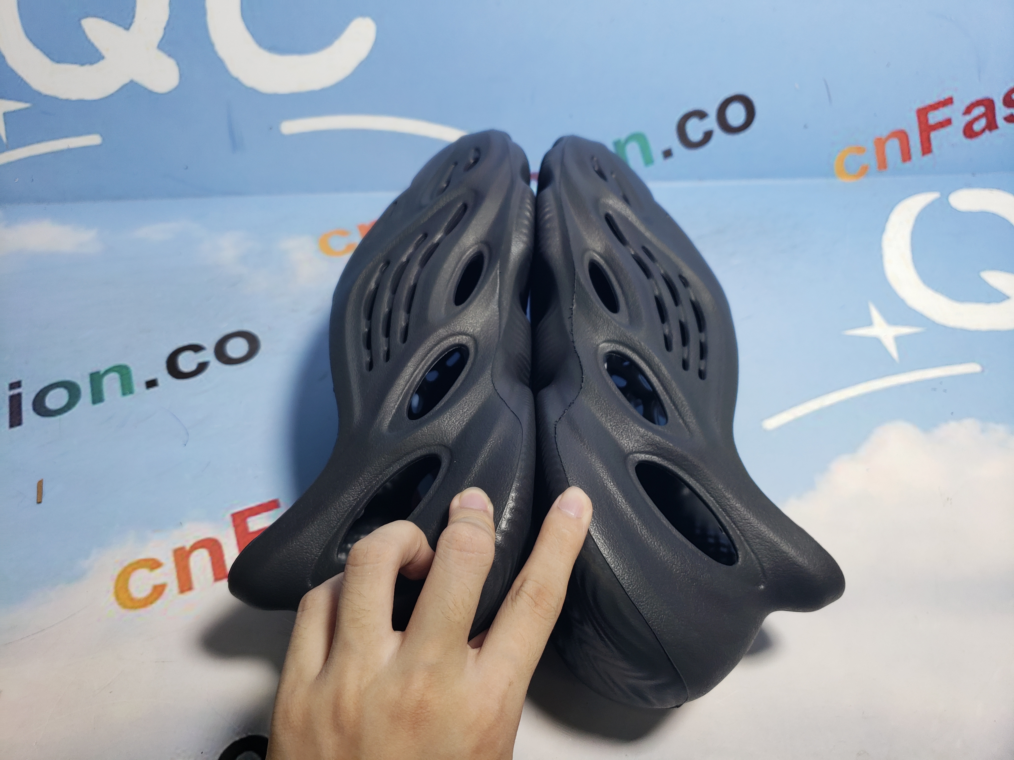 OG Yeezy Foam RNNR Onyx,HP8739