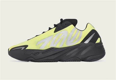OG Yeezy Boost 700 MNVN Phosphor,FV3727