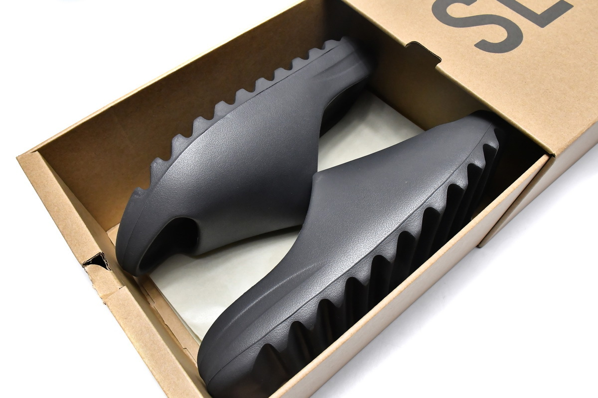 OG Yeezy Slide Onyx, HQ6448
