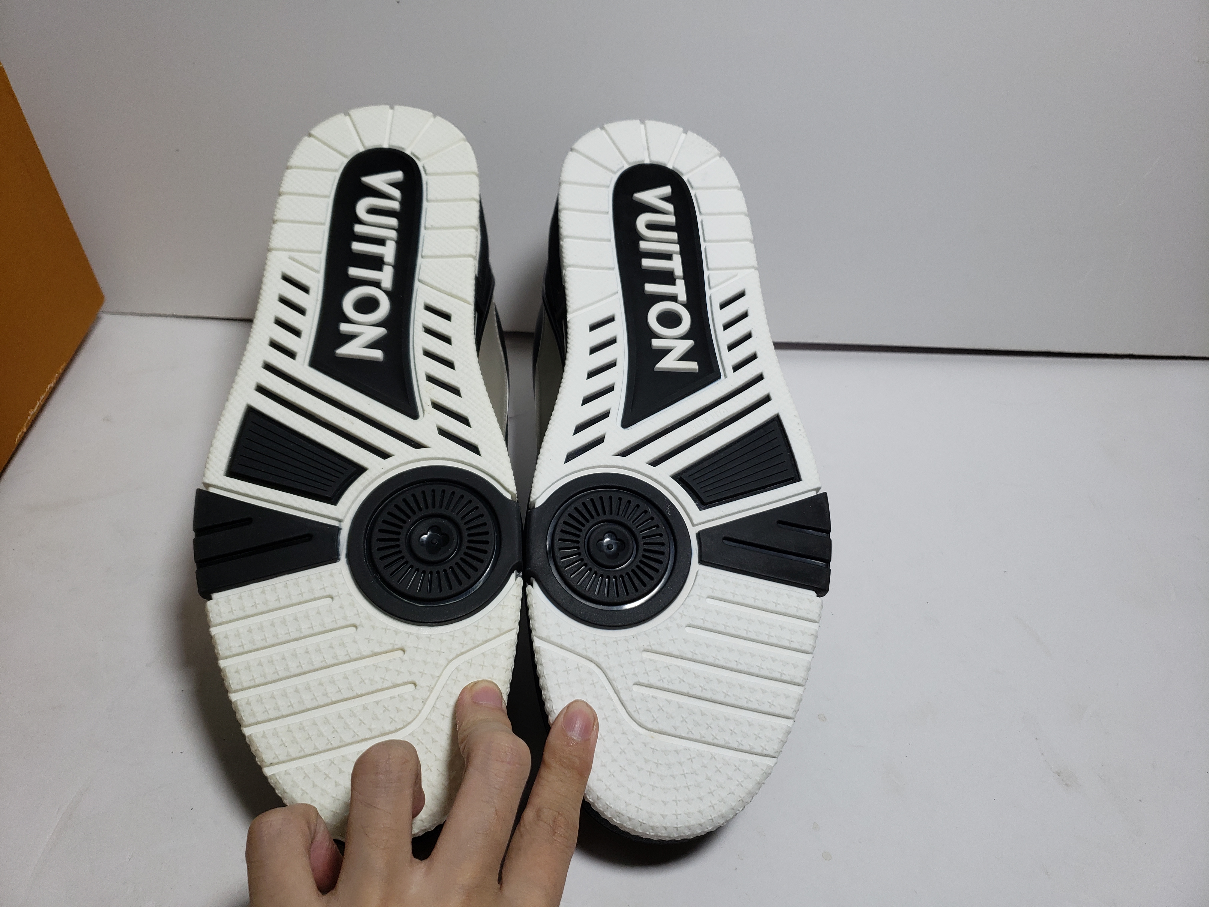 LJR Louis Vuitton LV Trainer Black Grey White,1AAHS2