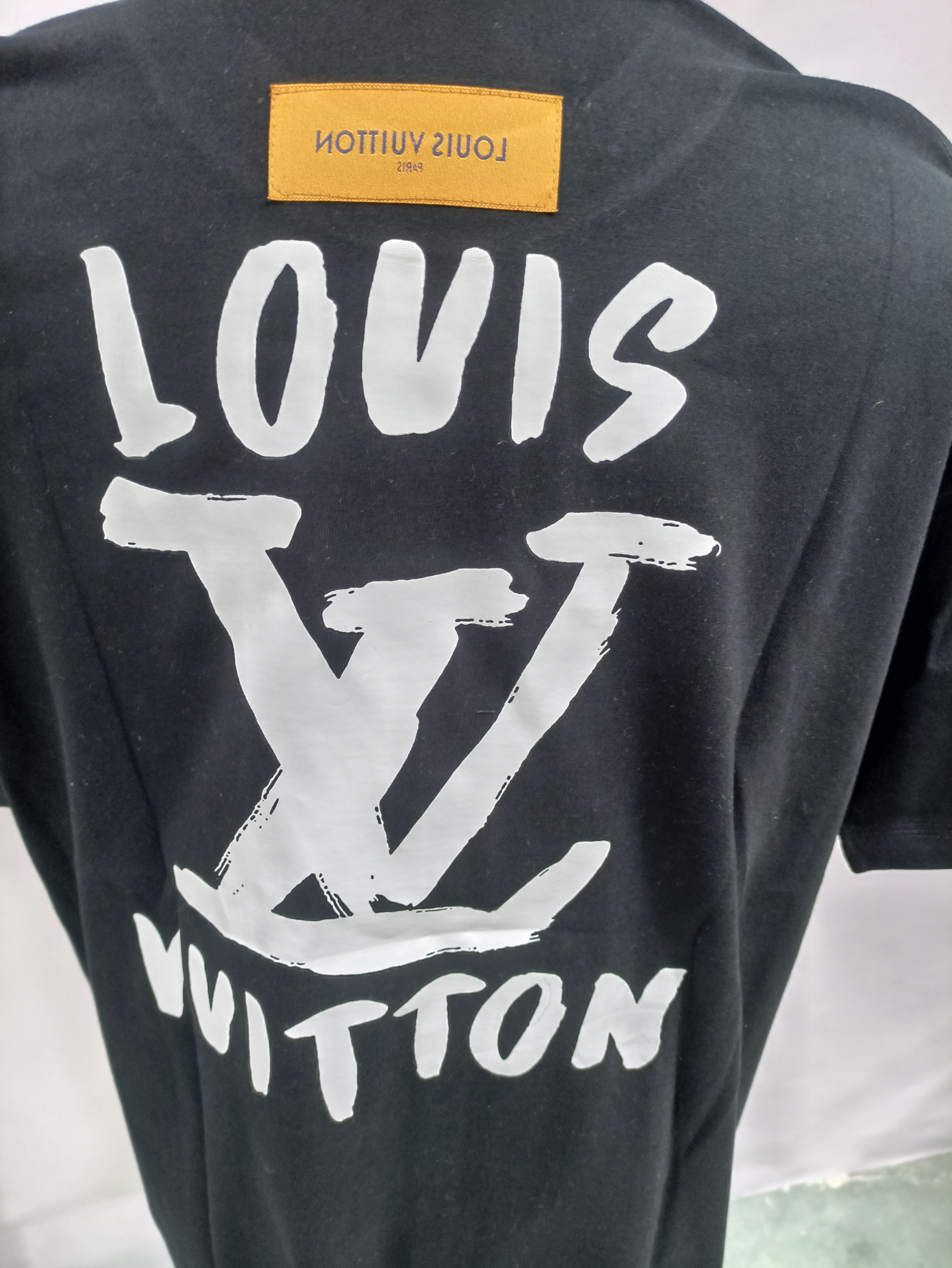 Louis Vuitton Hand-painted large letter LOGO T-Shirts black