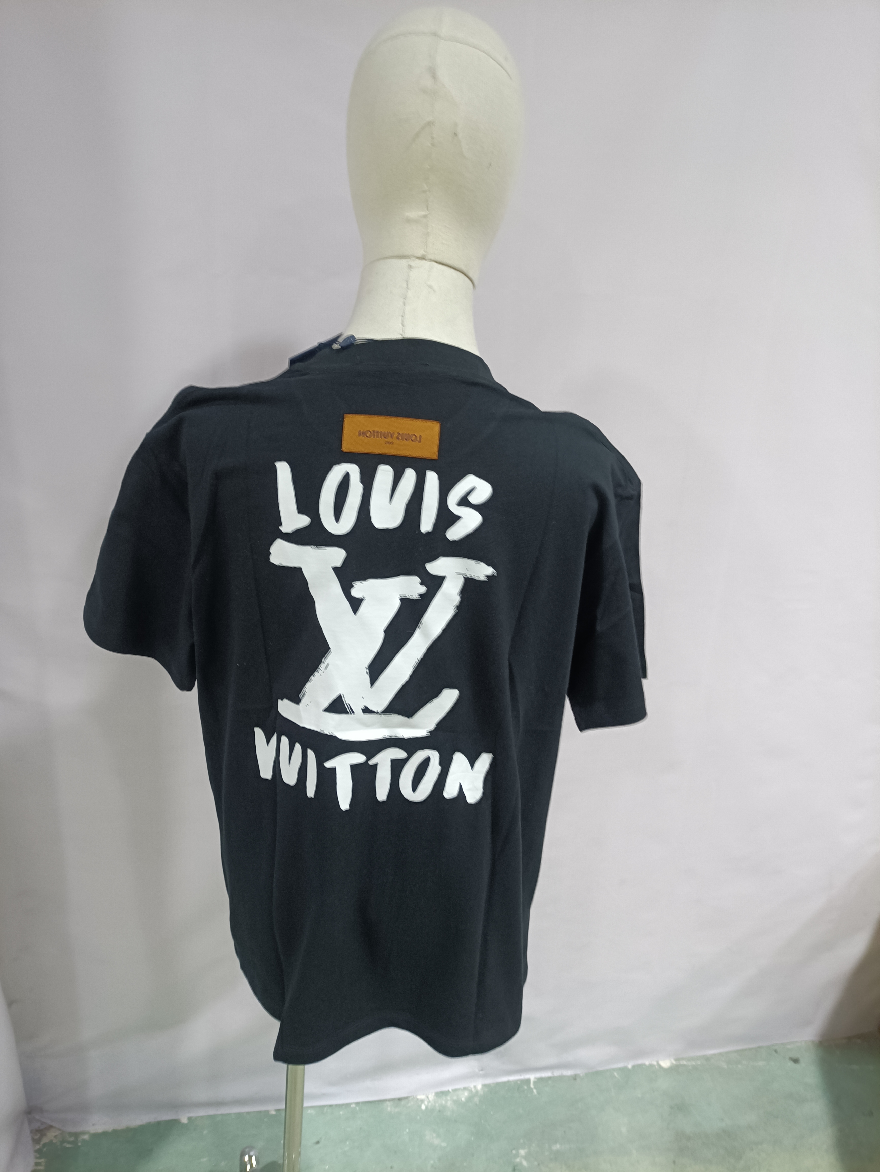 Louis Vuitton Hand-painted large letter LOGO T-Shirts black