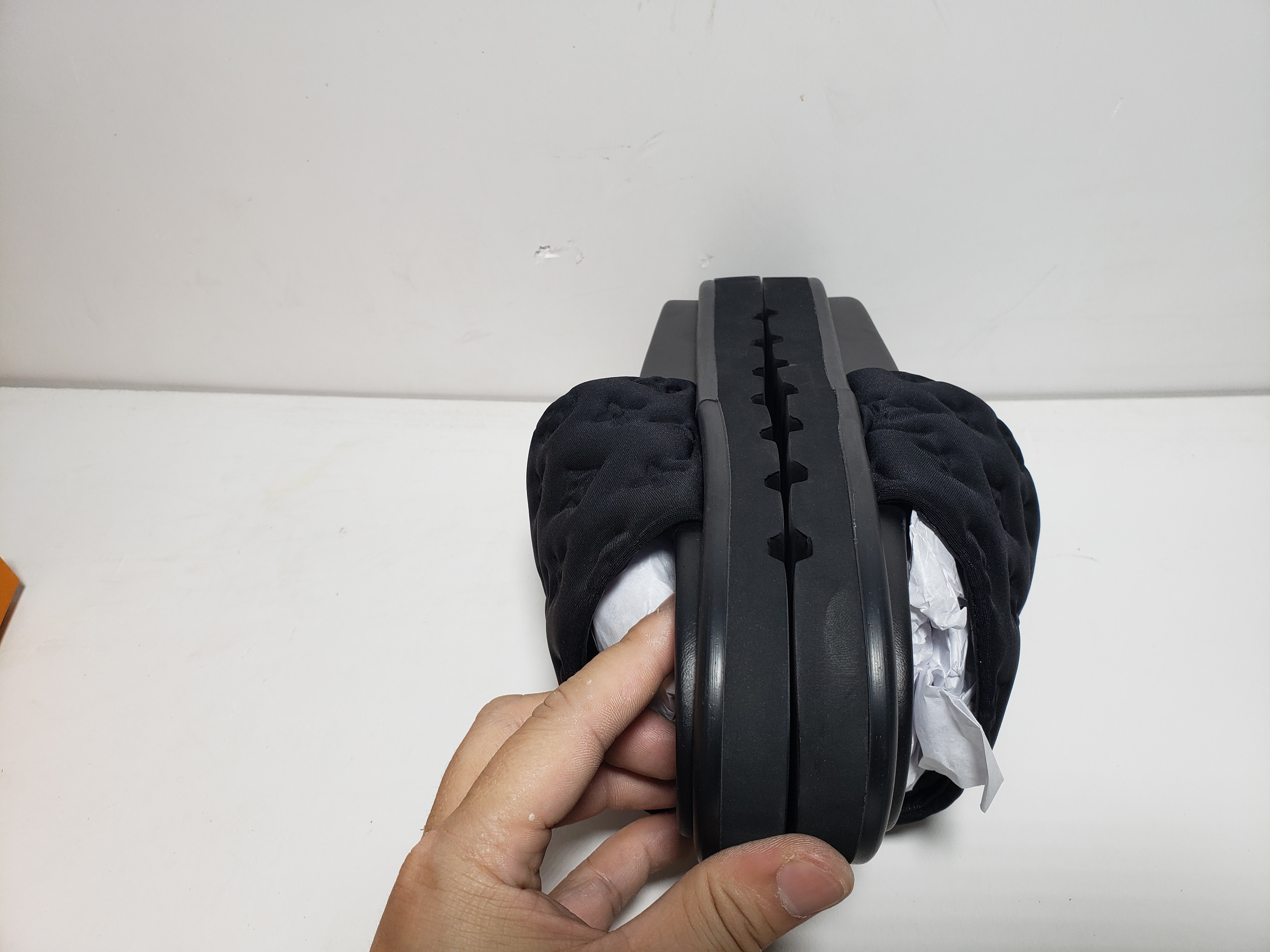 LJR LOUIS VUITTON Pool Pillow Comfort Black relief