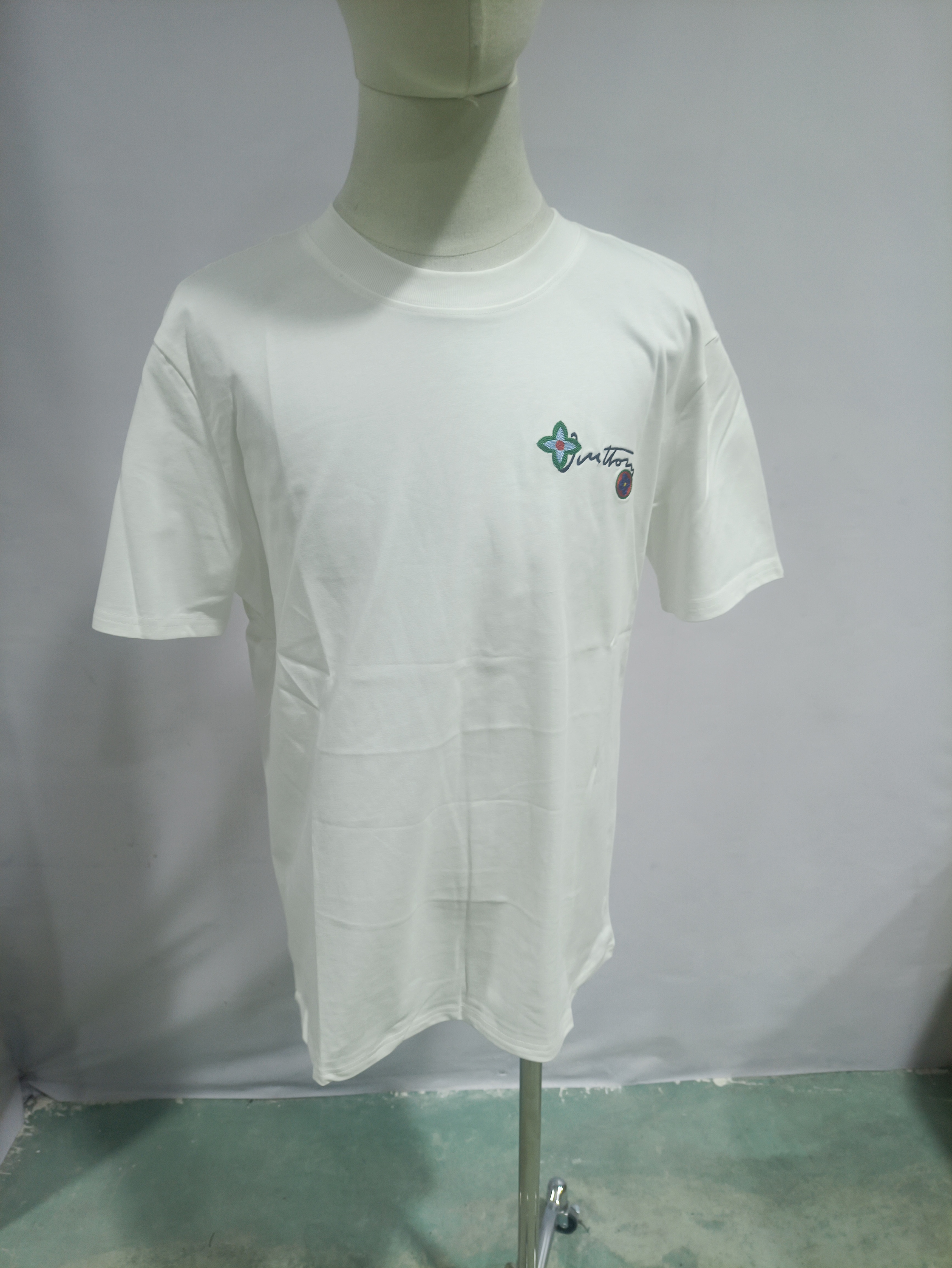 Louis Vuitton floral letter embroidered T-Shirts white