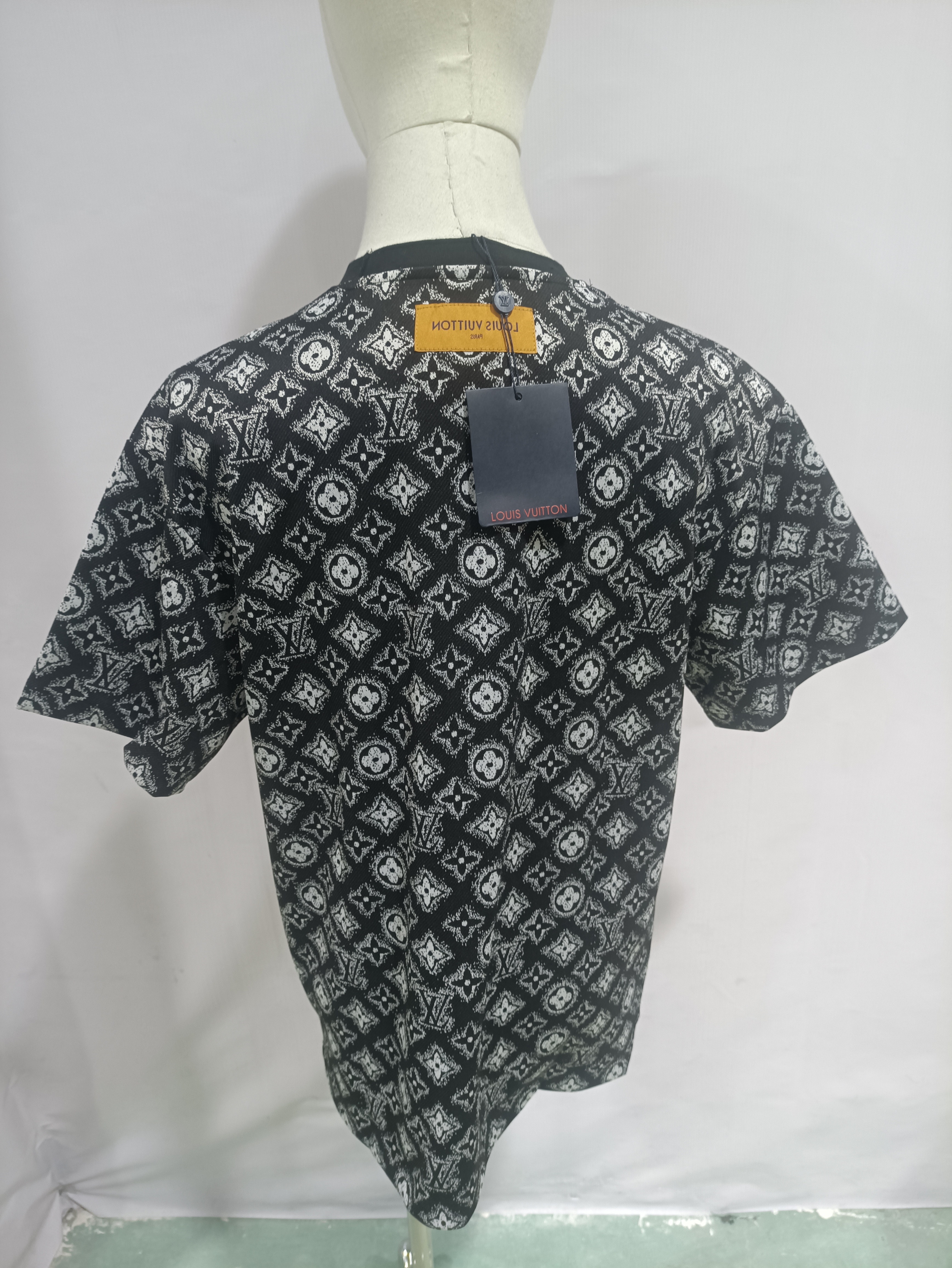 Louis Vuitton-198492 T-shirt
