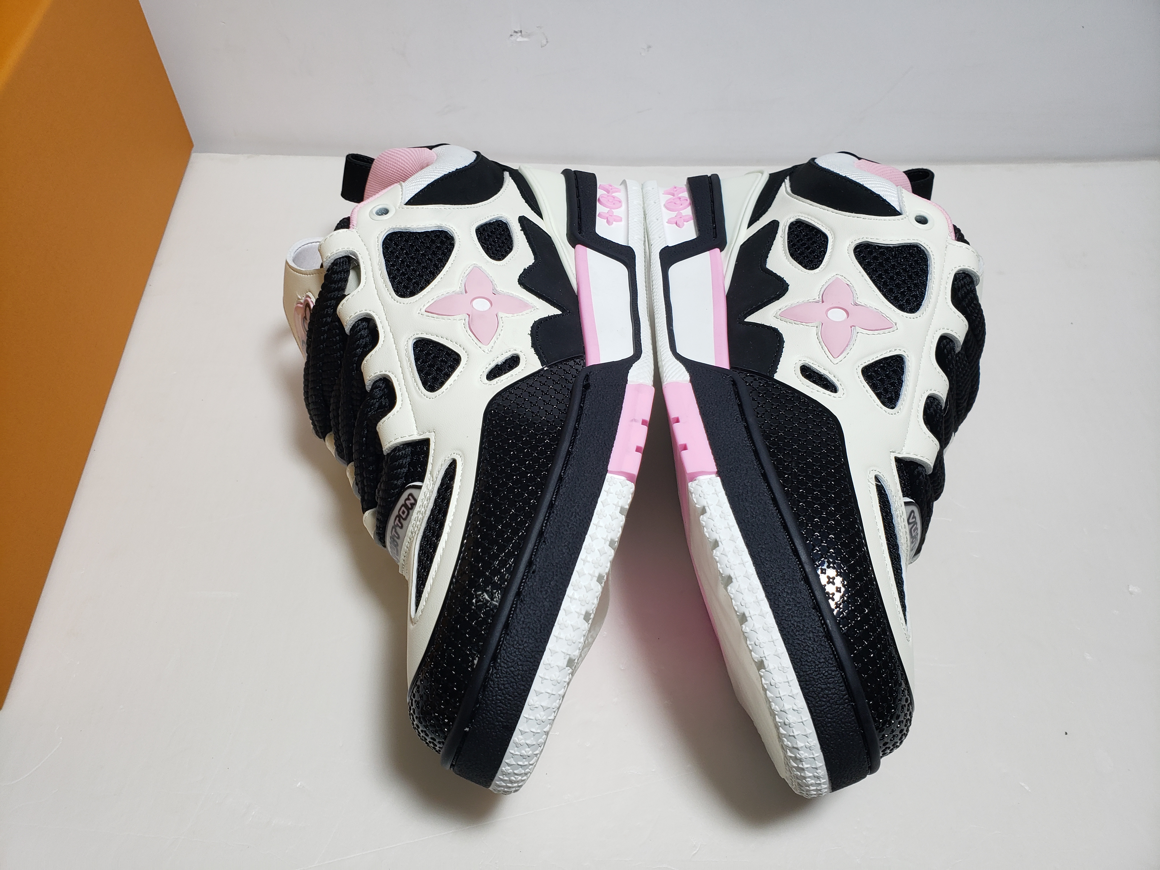 LOUIS VUITTON Trainer SK8 Black Powder