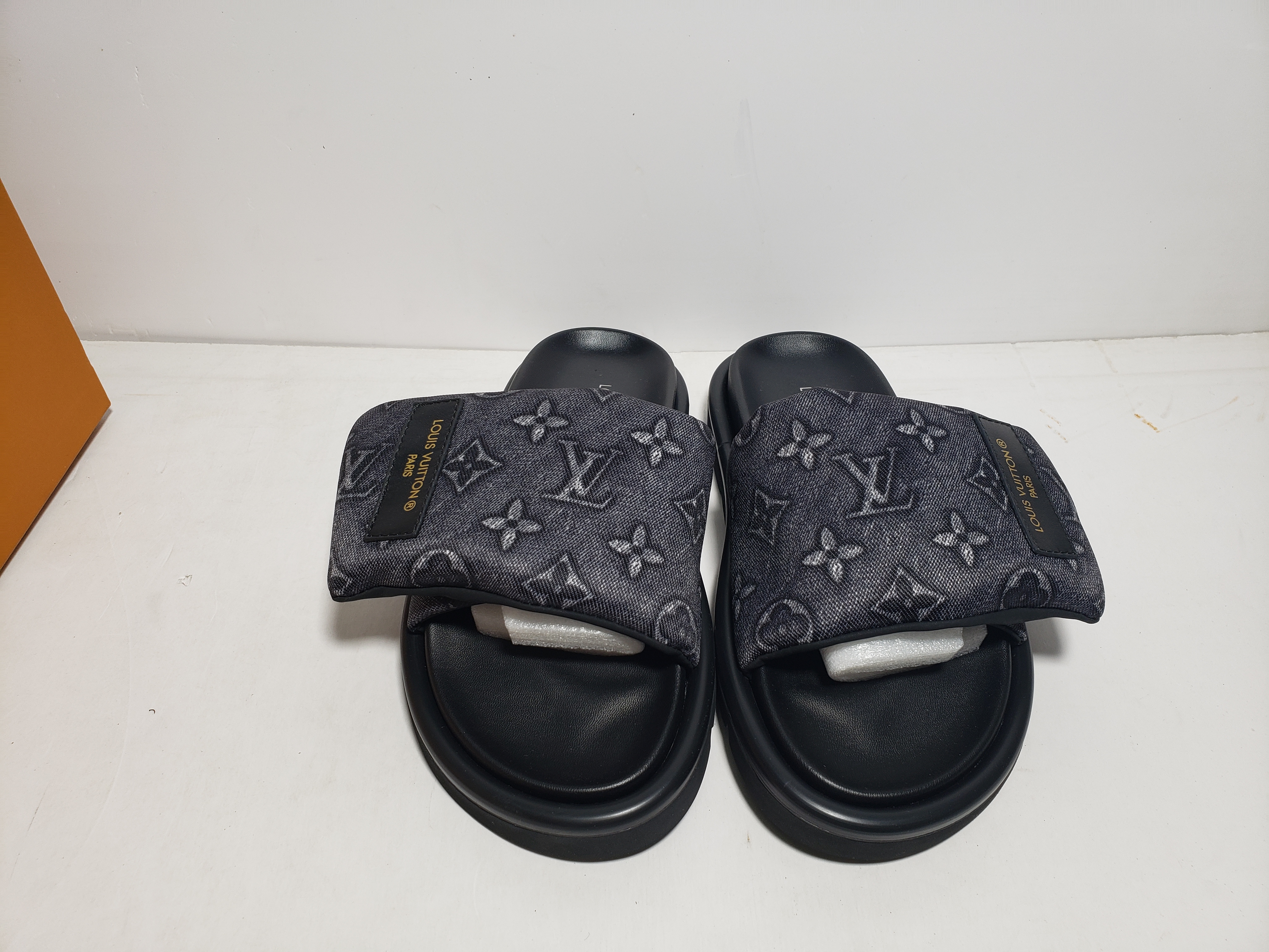 LJR LOUIS VUITTON Pool Pillow Black Label Cowboy