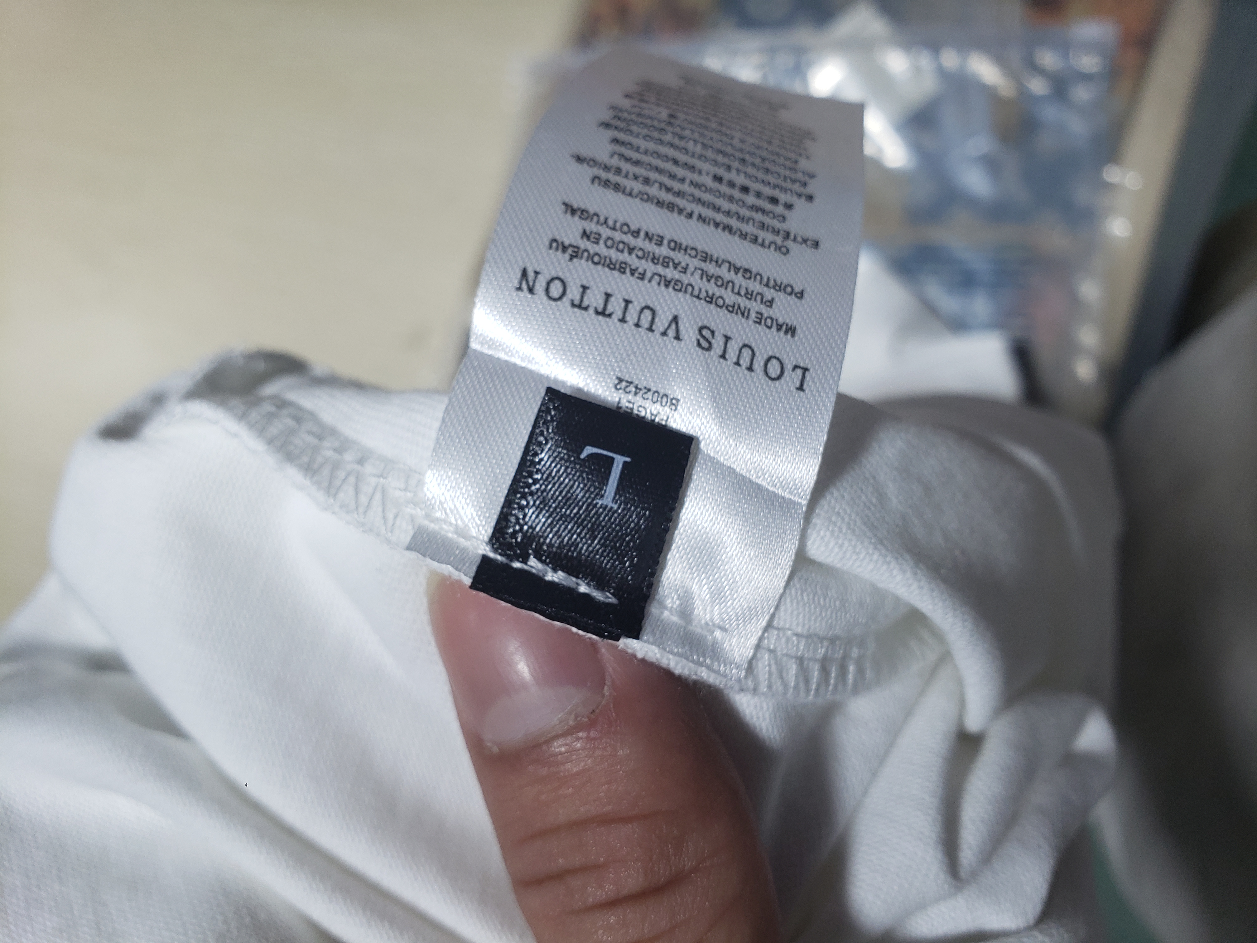 Louis Vuitton embossed fake pocket letter T-Shirts white