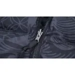 TheNorthFace Splicing White And  Black Paper Cuttings