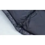 TheNorthFace Splicing White And  Black Paper Cuttings