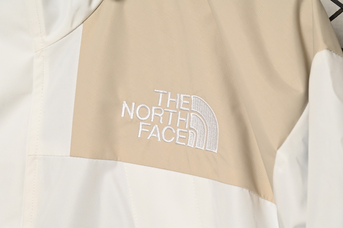 TheNorthFace Black and Milk White Color Matching Interchange Jacket