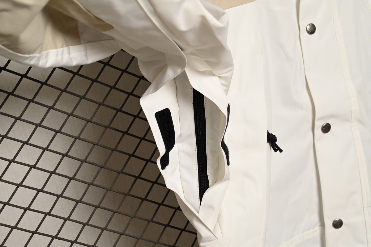 TheNorthFace Black and Milk White Color Matching Interchange Jacket