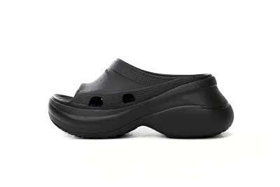 POP   BALENCIAGA Pool Crocs Black 677389 W158E 1000  01