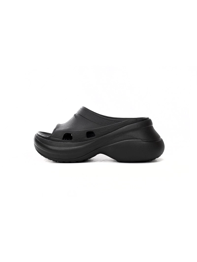 POP   BALENCIAGA Pool Crocs Black 677389 W158E 1000  01