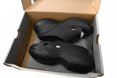 POP   BALENCIAGA Pool Crocs Black 677389 W158E 1000  02