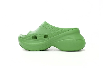 POP   BALENCIAGA Pool Crocs Green 677386 W1S8E 3033  01