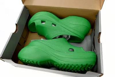 POP   BALENCIAGA Pool Crocs Green 677386 W1S8E 3033  02