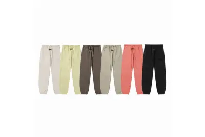 Fear of God Essentials Relaxed Sweatpant 02
