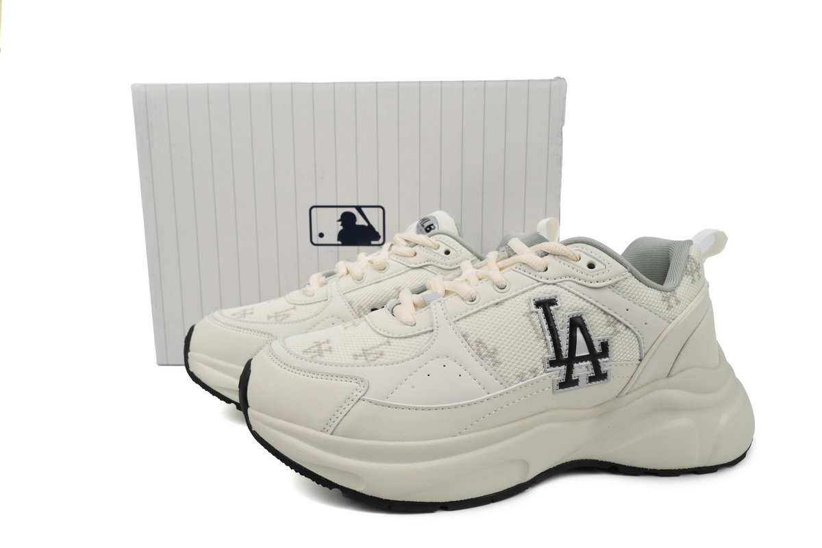 MLB Fast Ball Classic Monogram New York Yankees Sneakers 3ARNFSB4N-07CRS 