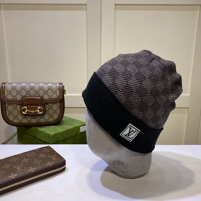 Louis Vuitton Petit Damier Hat NM