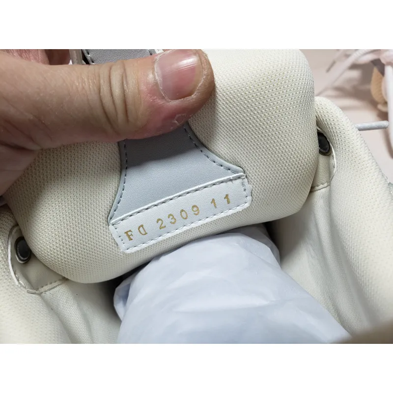 PKGoden Louis Vuitton Leather lace up Fashionable Board Shoes White Gray 1ACQP4 