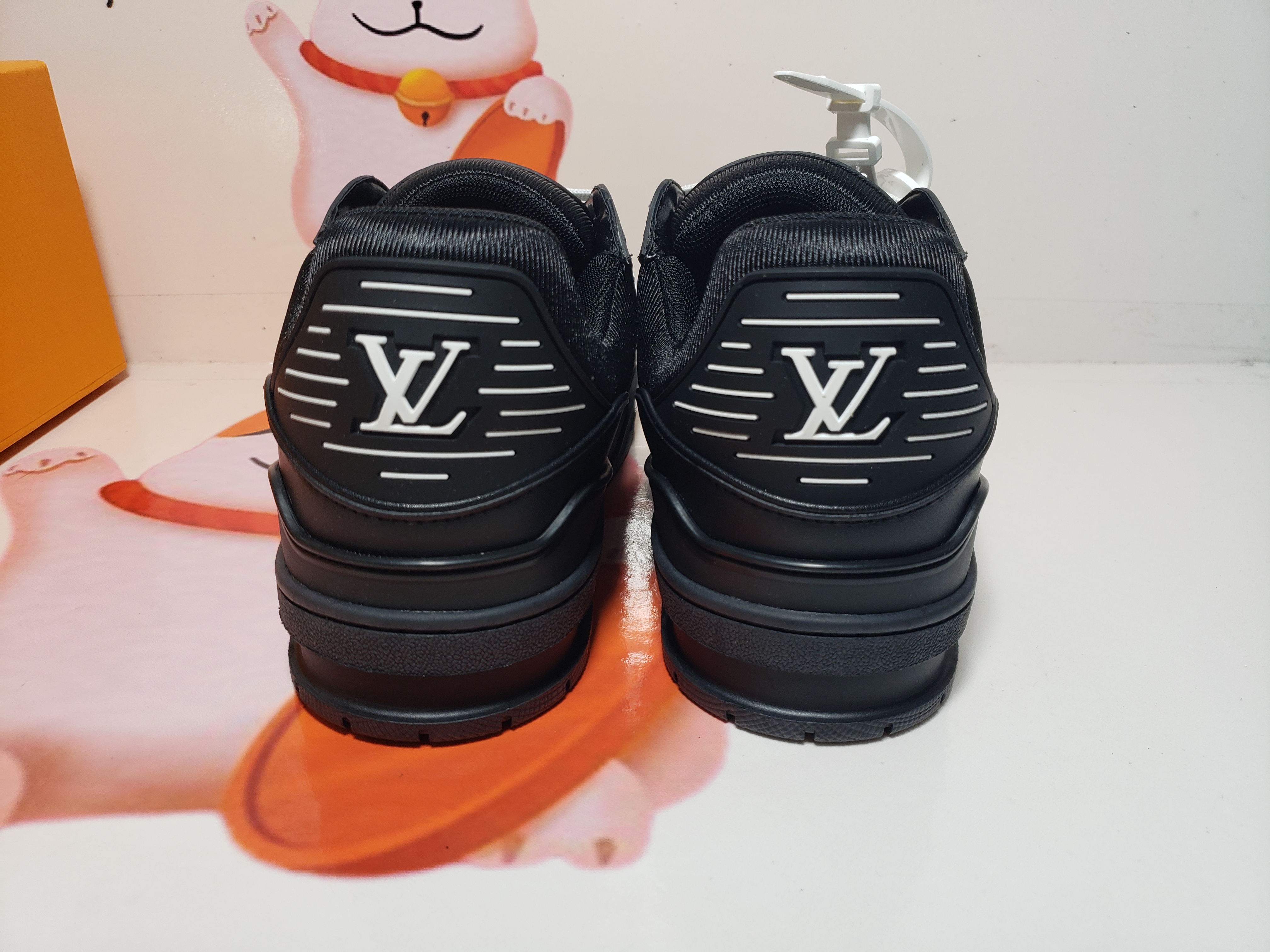 PKGoden  Louis Vuitton Trainer All Black Embossing 1AARER 