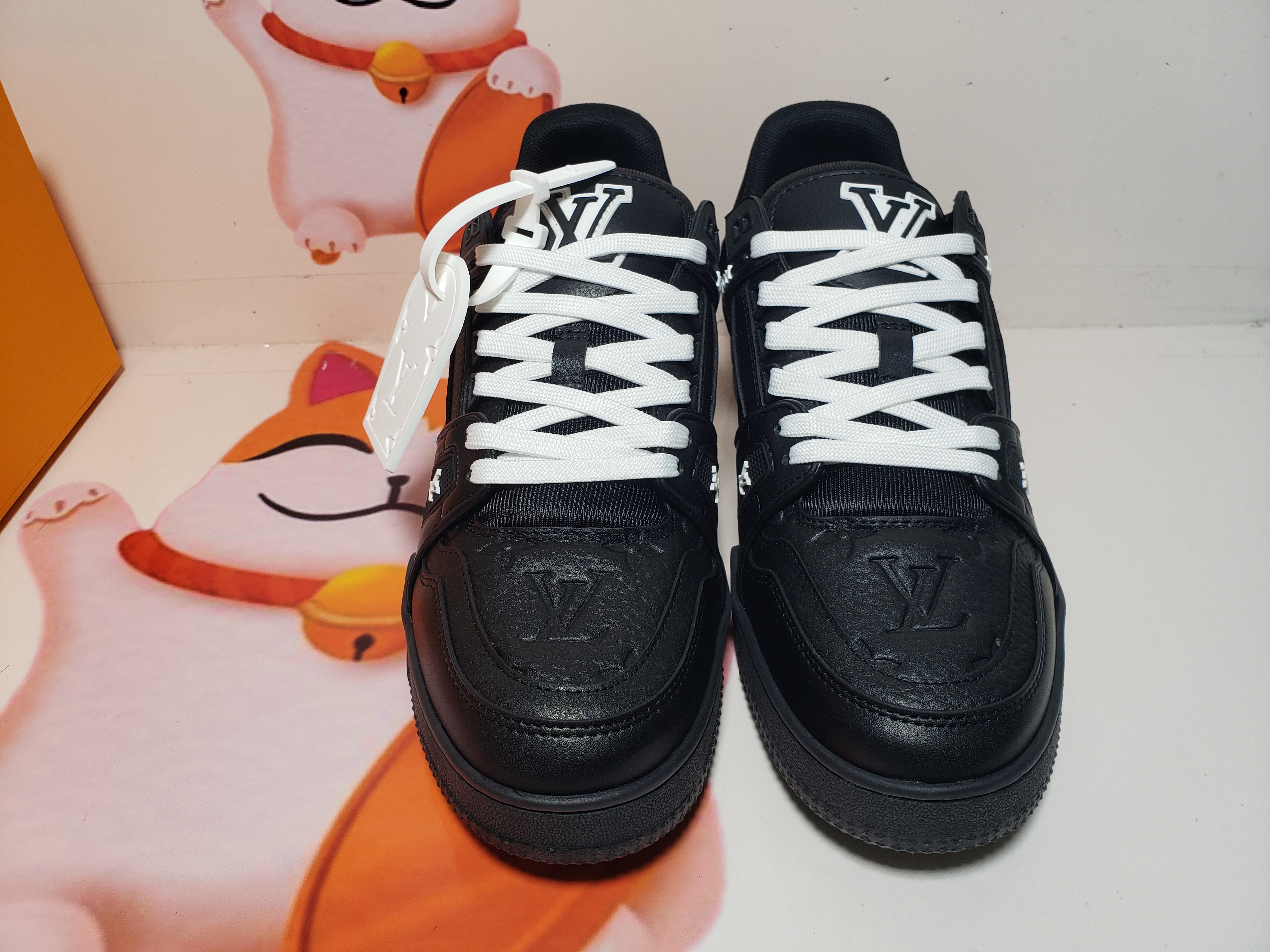 PKGoden  Louis Vuitton Trainer All Black Embossing 1AARER 