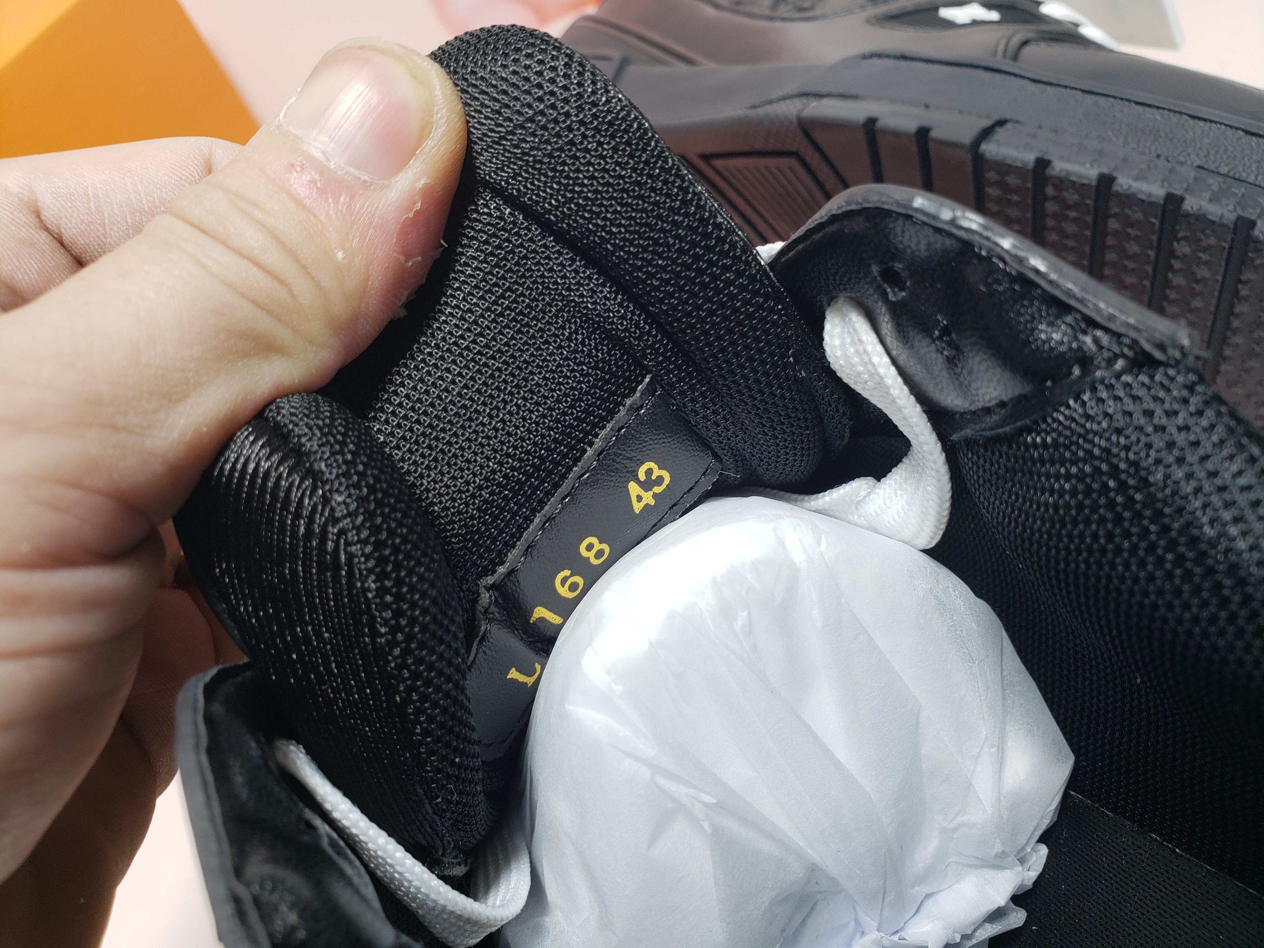 PKGoden  Louis Vuitton Trainer All Black Embossing 1AARER 