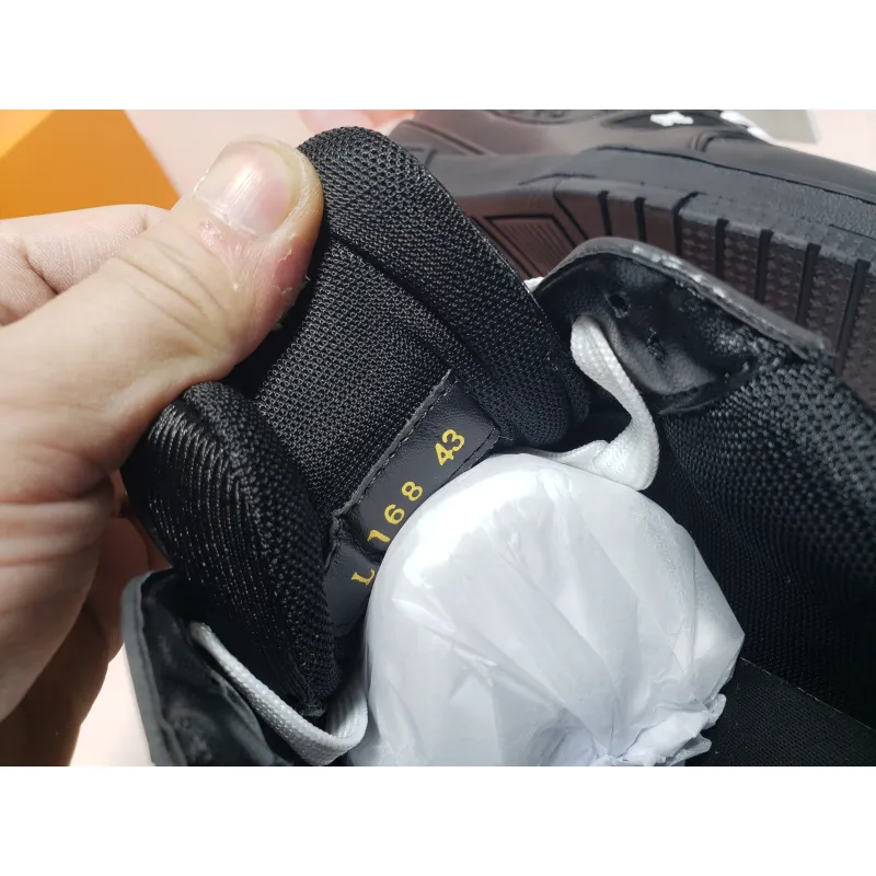 PKGoden  Louis Vuitton Trainer All Black Embossing 1AARER 
