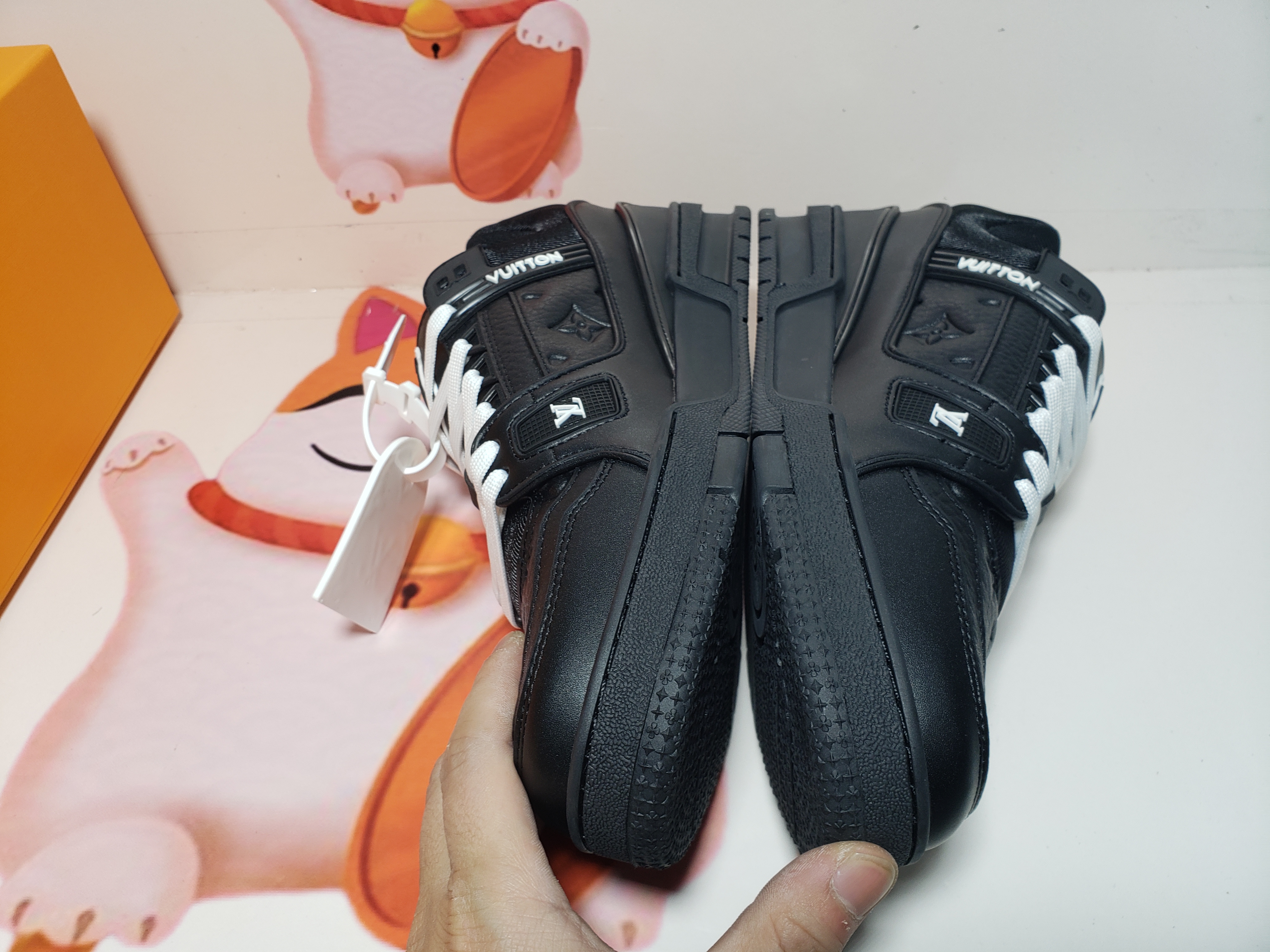 PKGoden  Louis Vuitton Trainer All Black Embossing 1AARER 