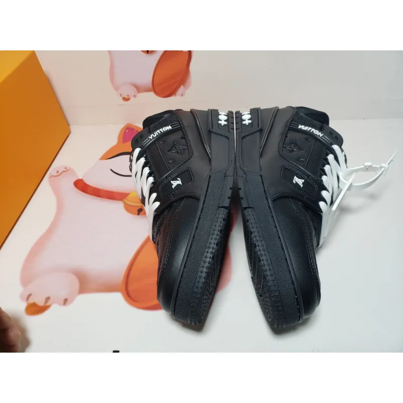 PKGoden  Louis Vuitton Trainer All Black Embossing 1AARER 