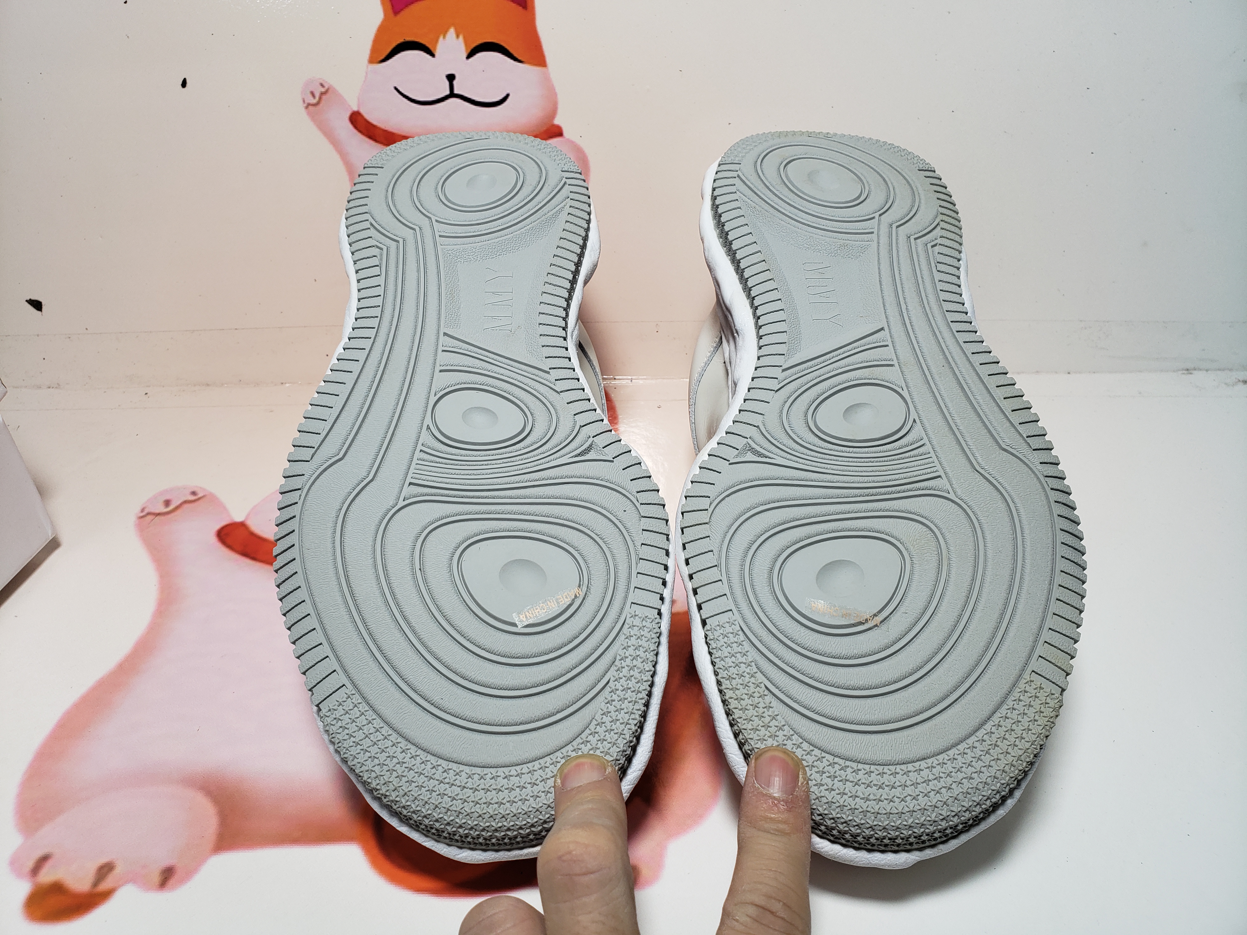 PKGoden  MIHARA YASUHIRO White And White Gray Low, NO.744