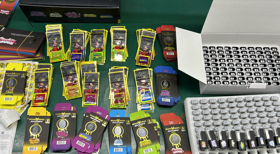 Muha Meds Mavricks With Light 2g Disposable Vape Pen review Oleksandr_9i4