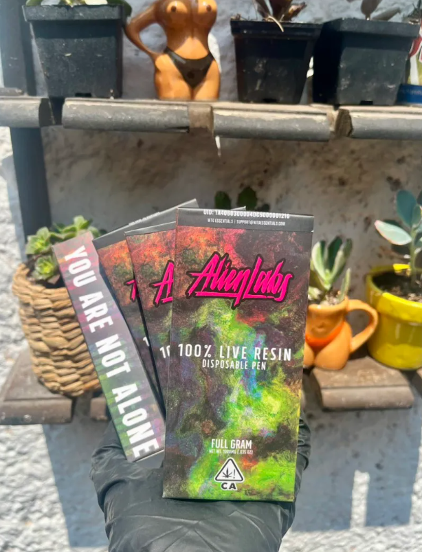 Alien Labs 1g Live Resin Disposable review Caliy 02
