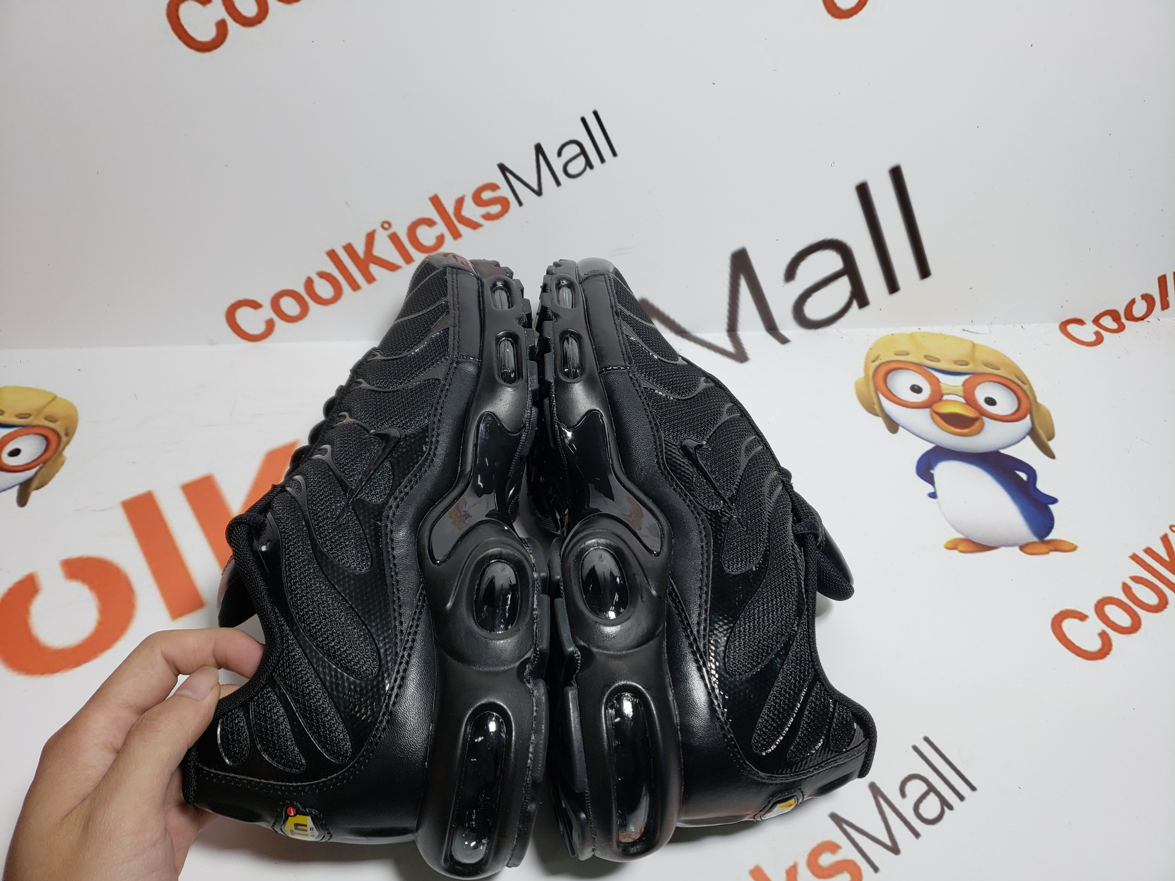 Coolkicks |G5 Air Max Plus Triple Black,604133-050